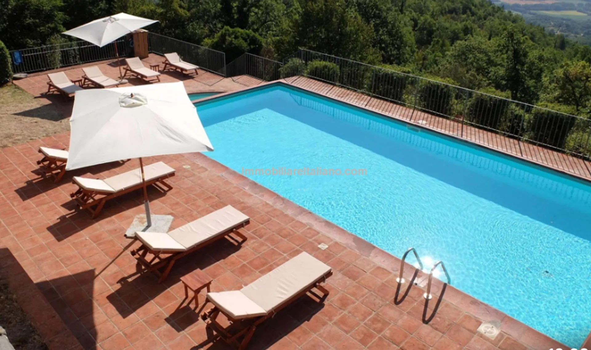 5-Bedroom Farmhouse with Pool and Tennis Court in Umbria's Scenic Hills - Image 5