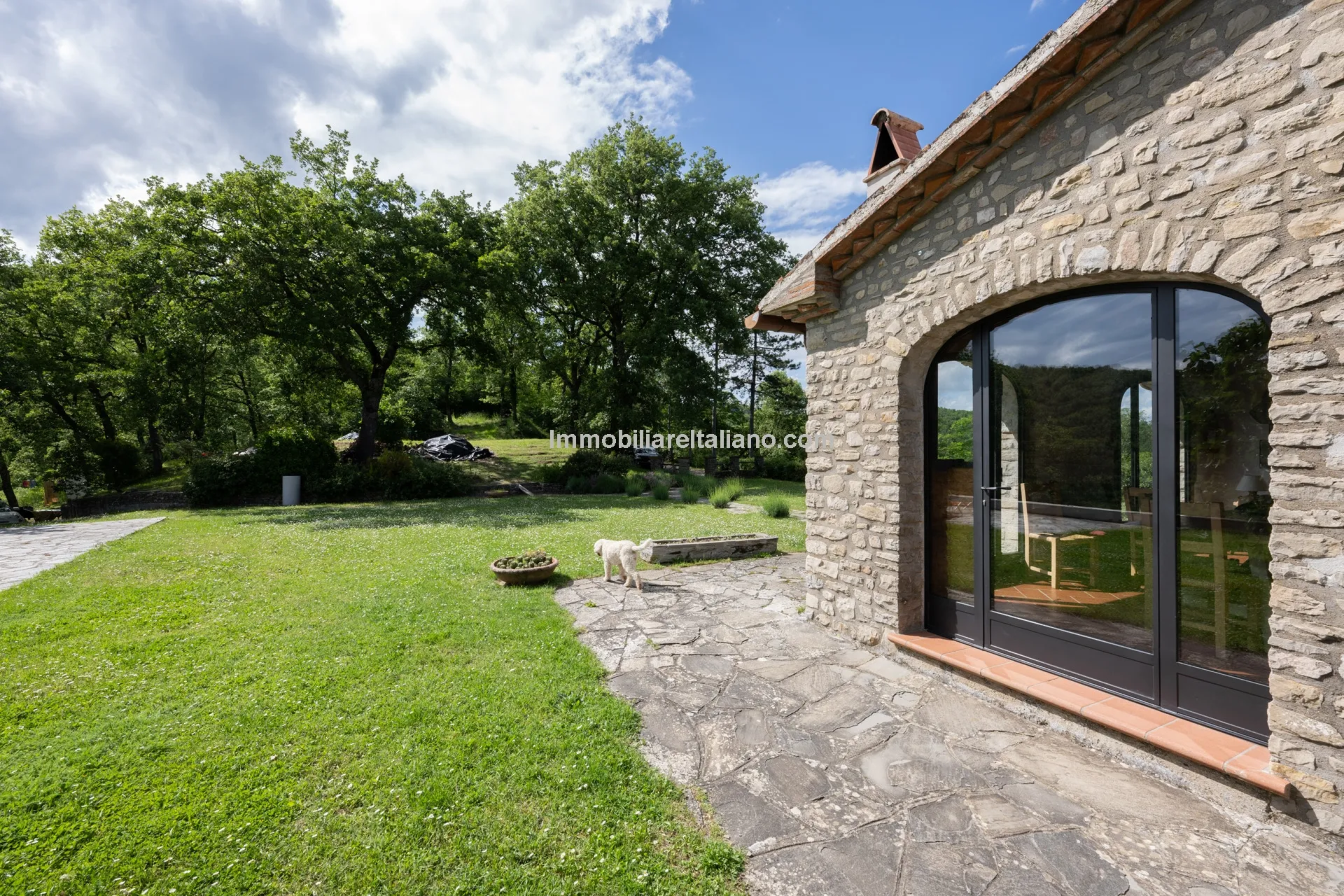 5-Bedroom Farmhouse with Pool and Tennis Court in Umbria's Scenic Hills - View image 22 of 61