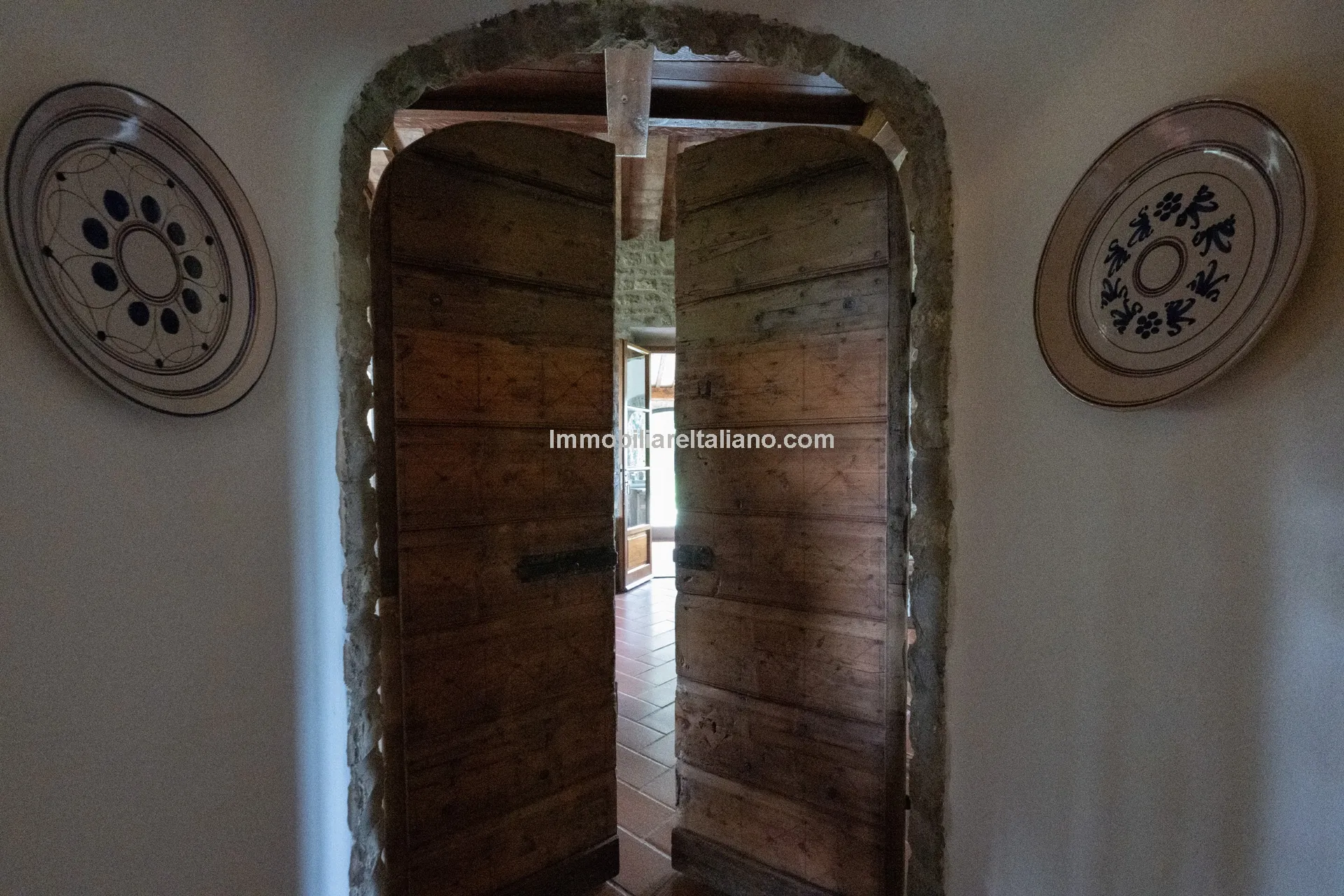 5-Bedroom Farmhouse with Pool and Tennis Court in Umbria's Scenic Hills - View image 24 of 61