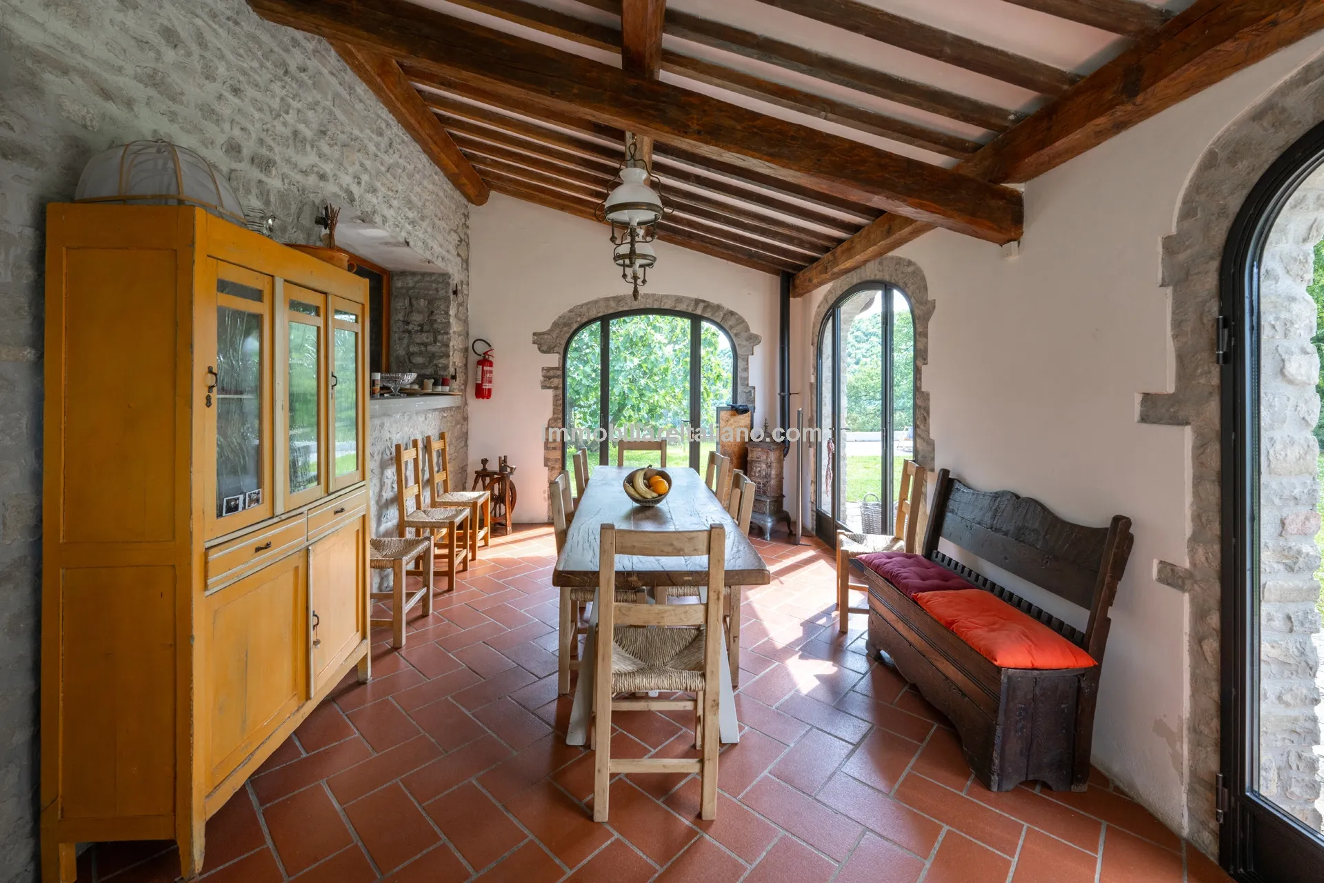 5-Bedroom Farmhouse with Pool and Tennis Court in Umbria's Scenic Hills - View image 25 of 61