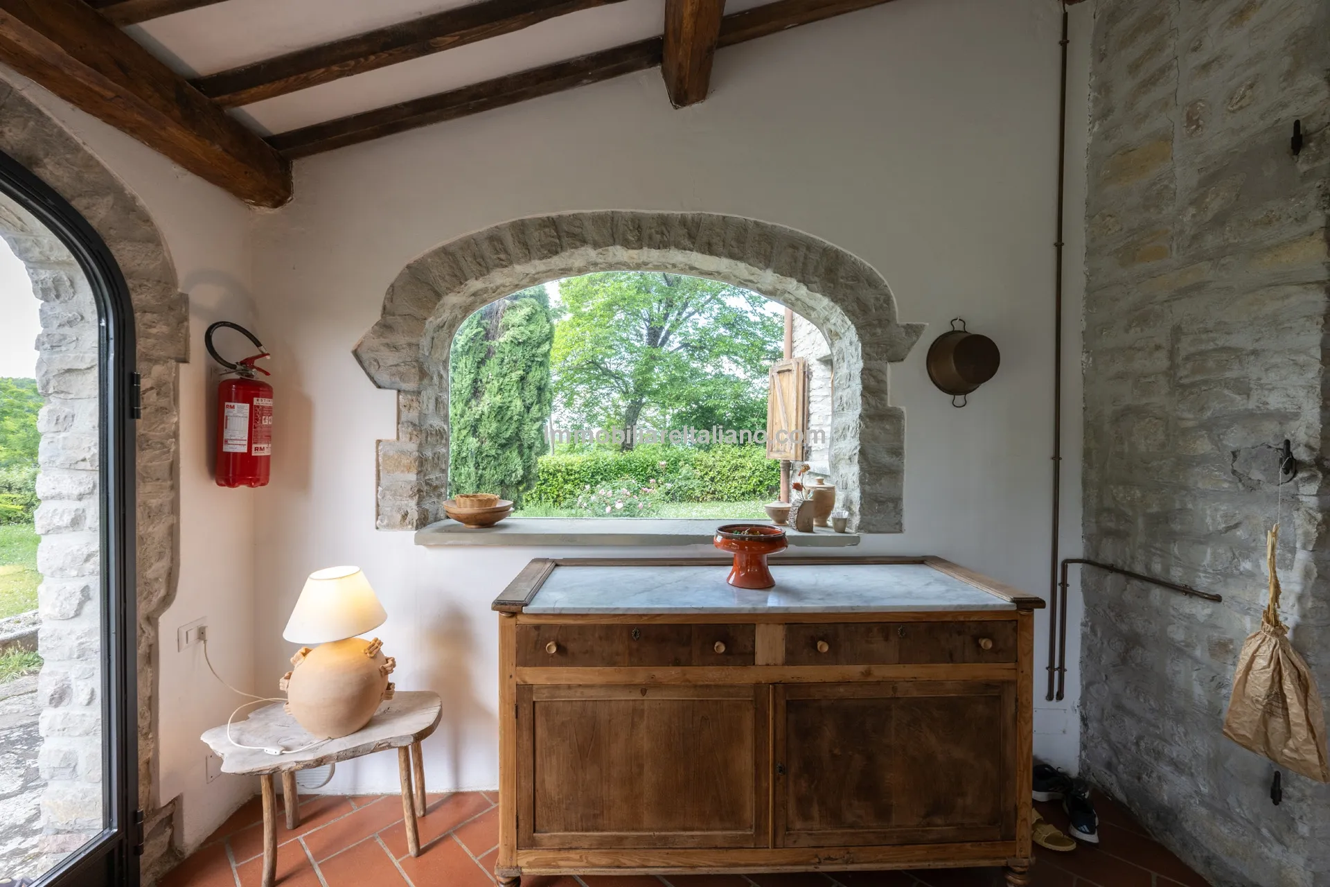 5-Bedroom Farmhouse with Pool and Tennis Court in Umbria's Scenic Hills - View image 28 of 61