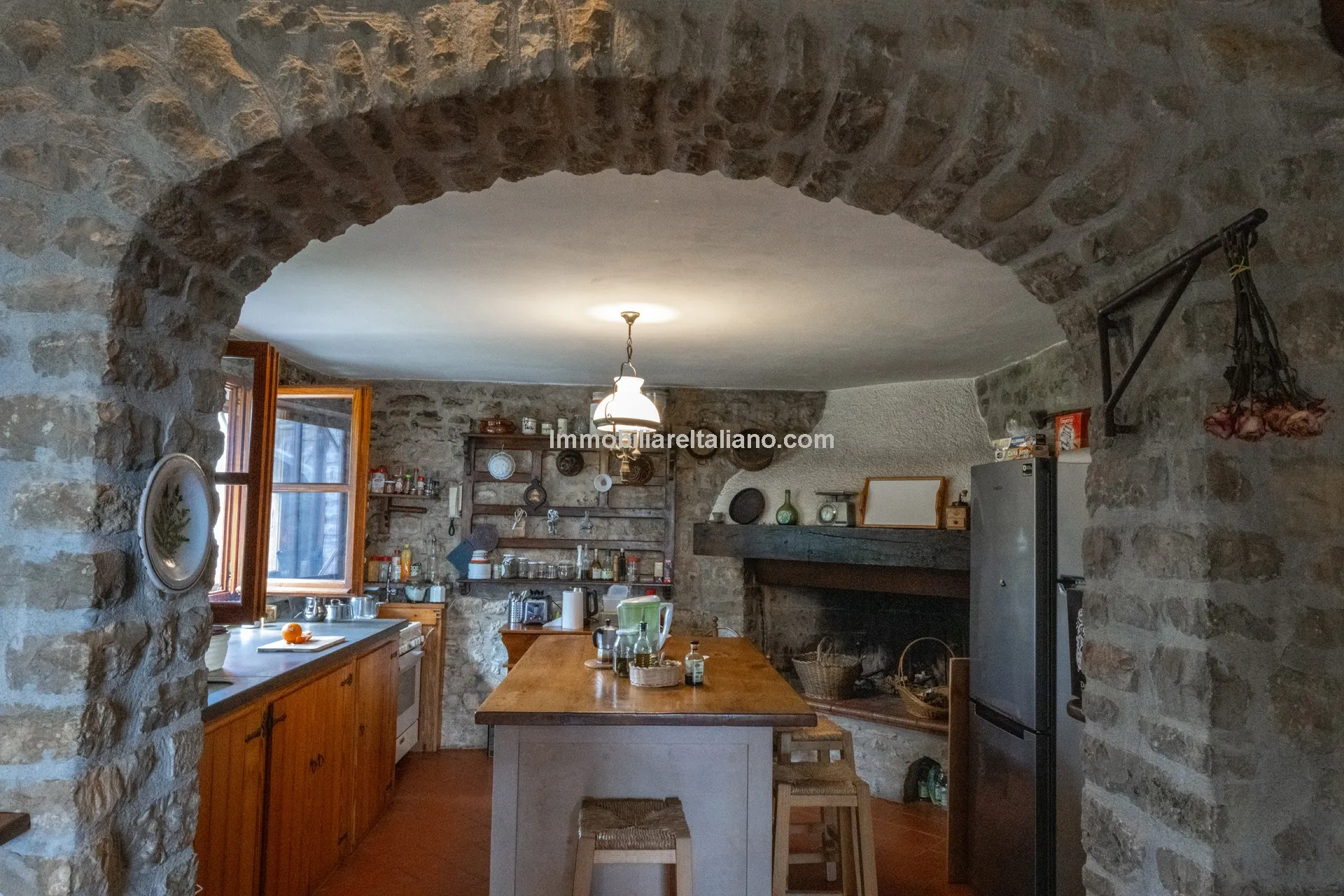 5-Bedroom Farmhouse with Pool and Tennis Court in Umbria's Scenic Hills - View image 29 of 61