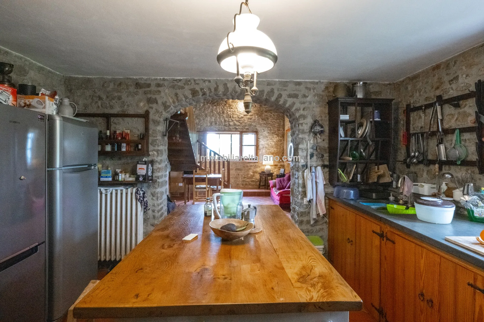 5-Bedroom Farmhouse with Pool and Tennis Court in Umbria's Scenic Hills - View image 32 of 61