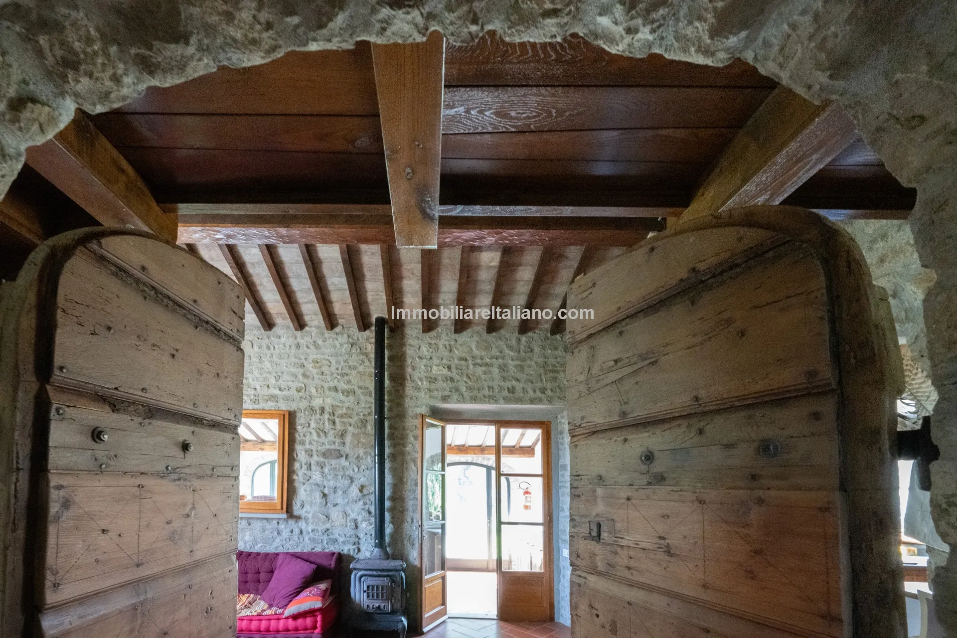 5-Bedroom Farmhouse with Pool and Tennis Court in Umbria's Scenic Hills - View image 35 of 61