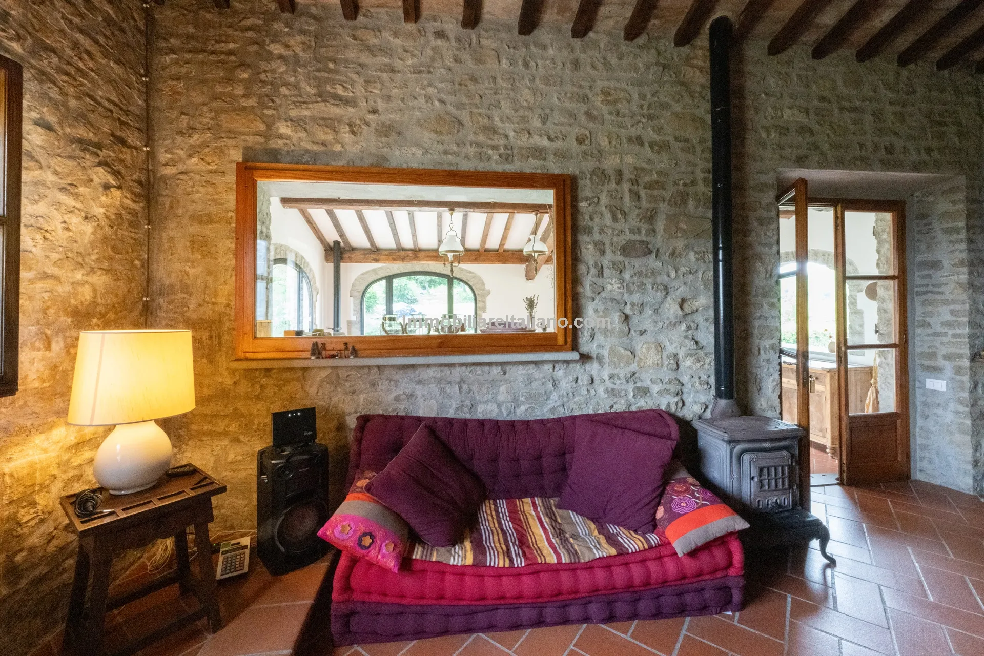 5-Bedroom Farmhouse with Pool and Tennis Court in Umbria's Scenic Hills - View image 38 of 61
