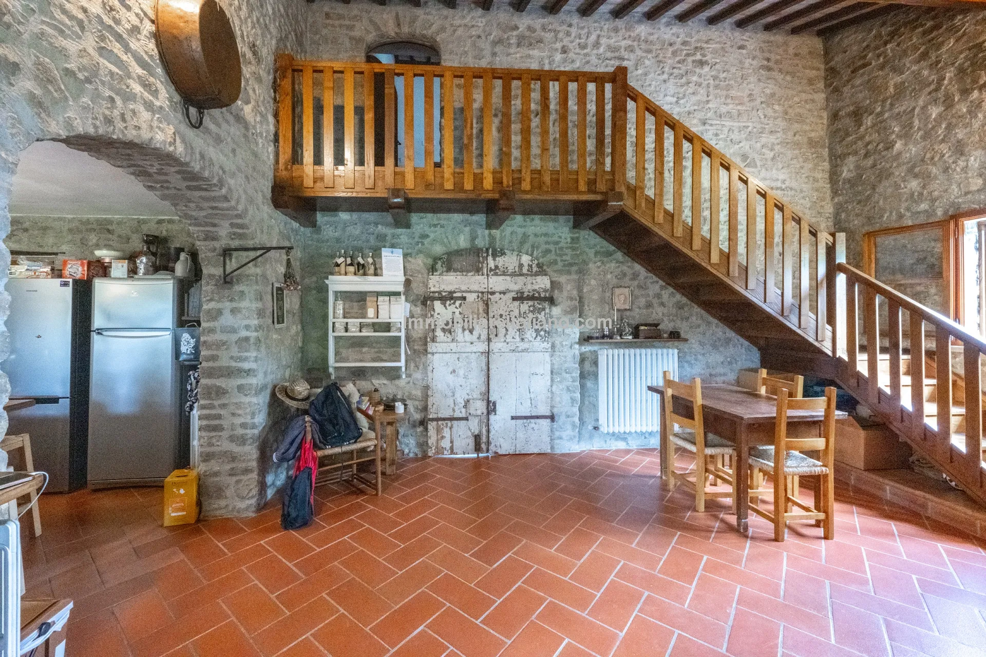 5-Bedroom Farmhouse with Pool and Tennis Court in Umbria's Scenic Hills - View image 40 of 61