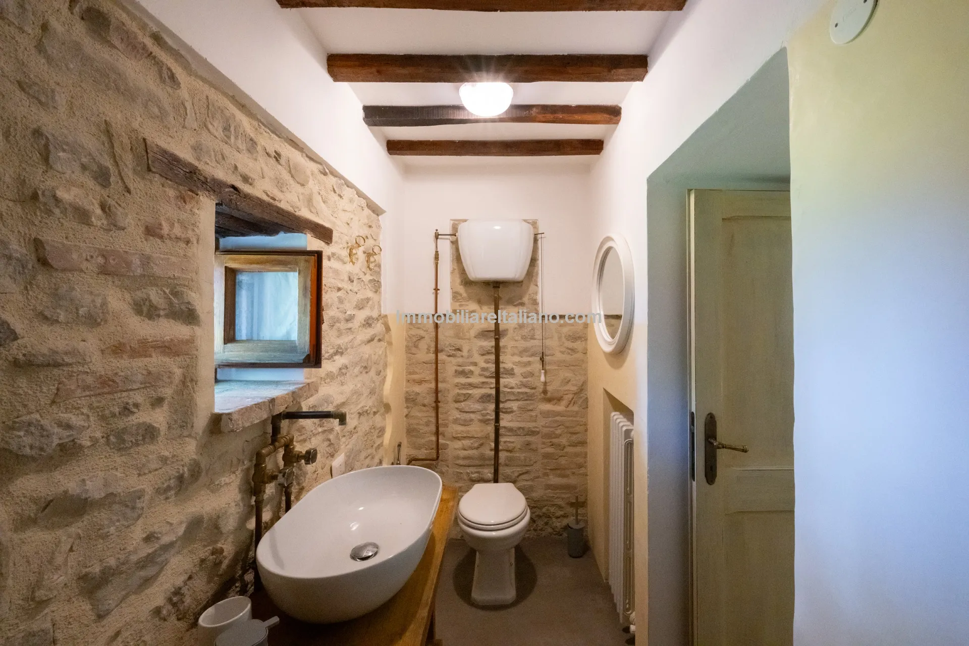 5-Bedroom Farmhouse with Pool and Tennis Court in Umbria's Scenic Hills - View image 45 of 61