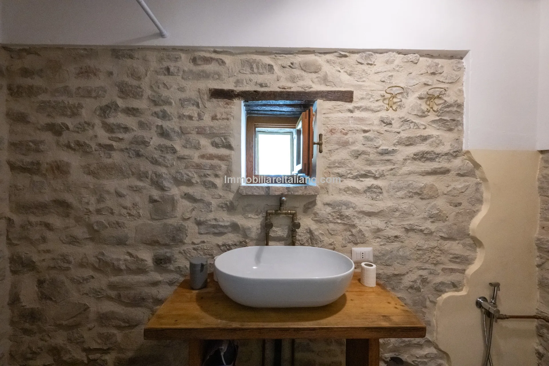 5-Bedroom Farmhouse with Pool and Tennis Court in Umbria's Scenic Hills - View image 46 of 61