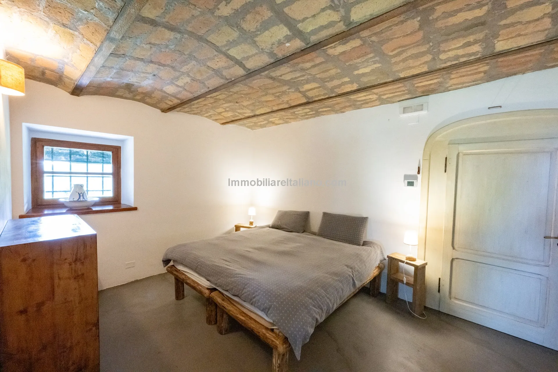 5-Bedroom Farmhouse with Pool and Tennis Court in Umbria's Scenic Hills - View image 47 of 61