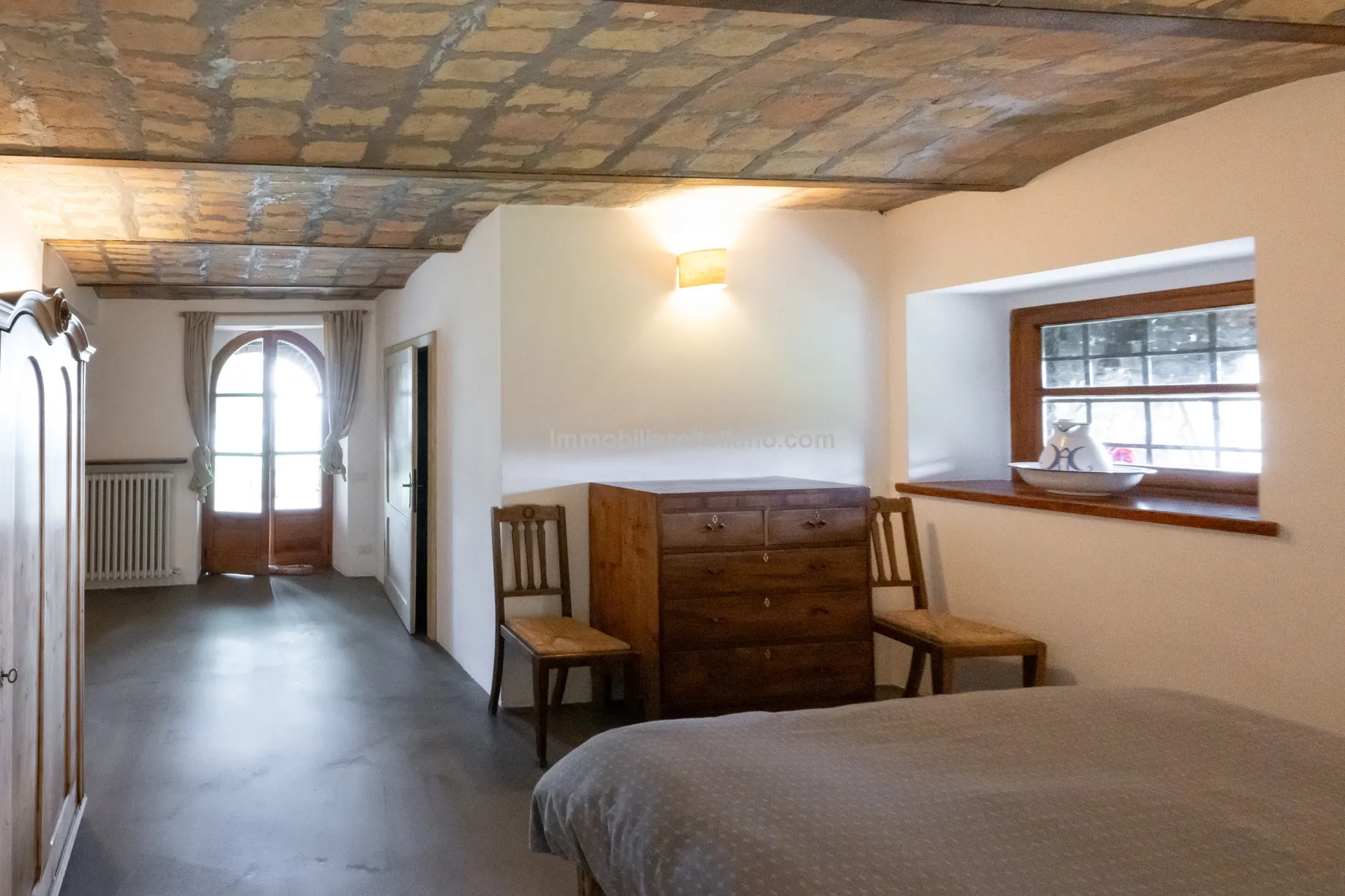 5-Bedroom Farmhouse with Pool and Tennis Court in Umbria's Scenic Hills - View image 49 of 61