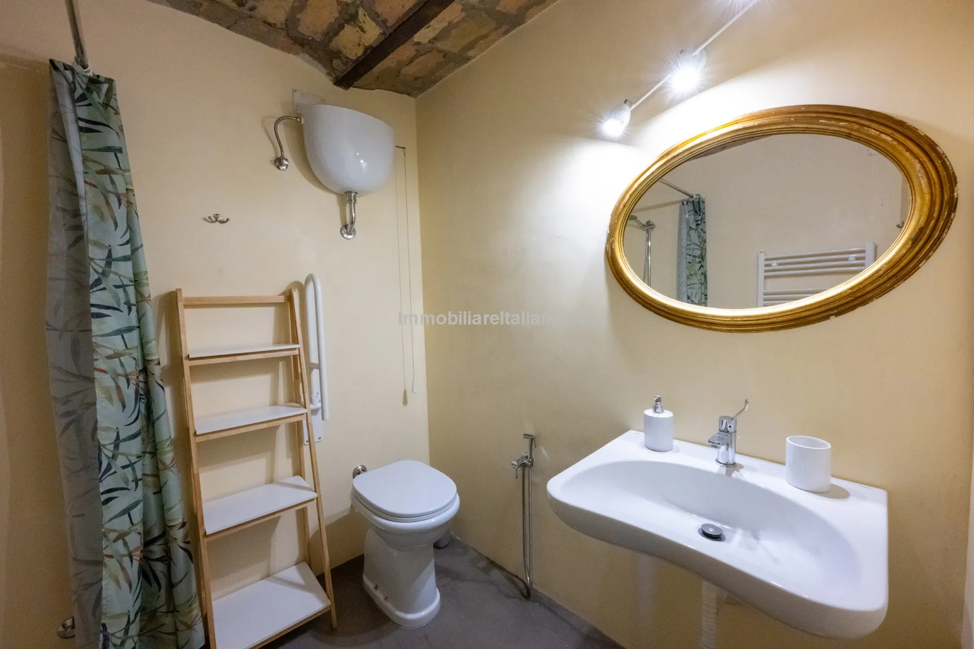 5-Bedroom Farmhouse with Pool and Tennis Court in Umbria's Scenic Hills - View image 51 of 61