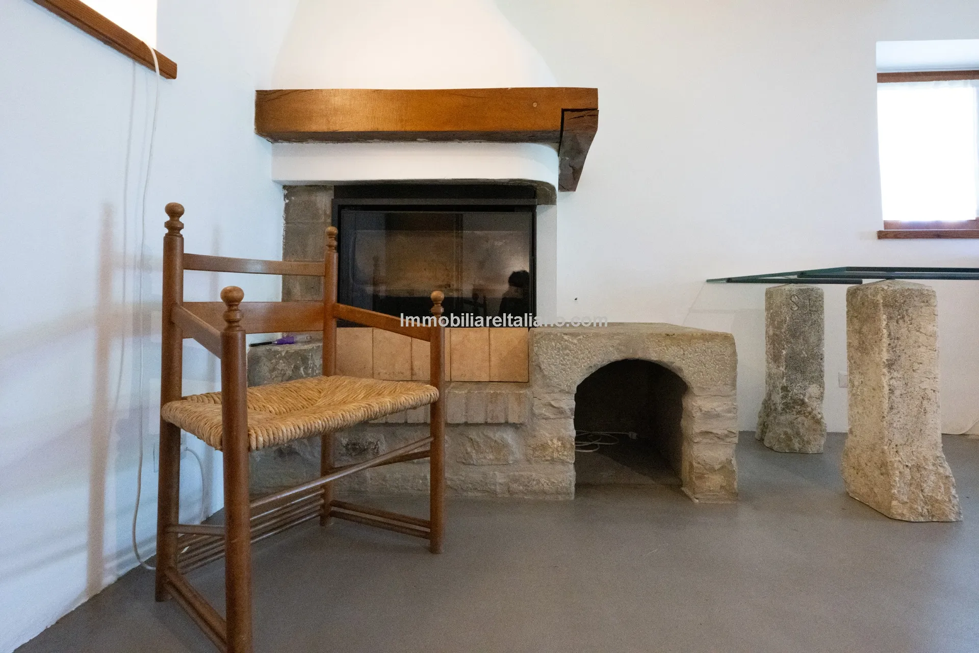 5-Bedroom Farmhouse with Pool and Tennis Court in Umbria's Scenic Hills - View image 54 of 61