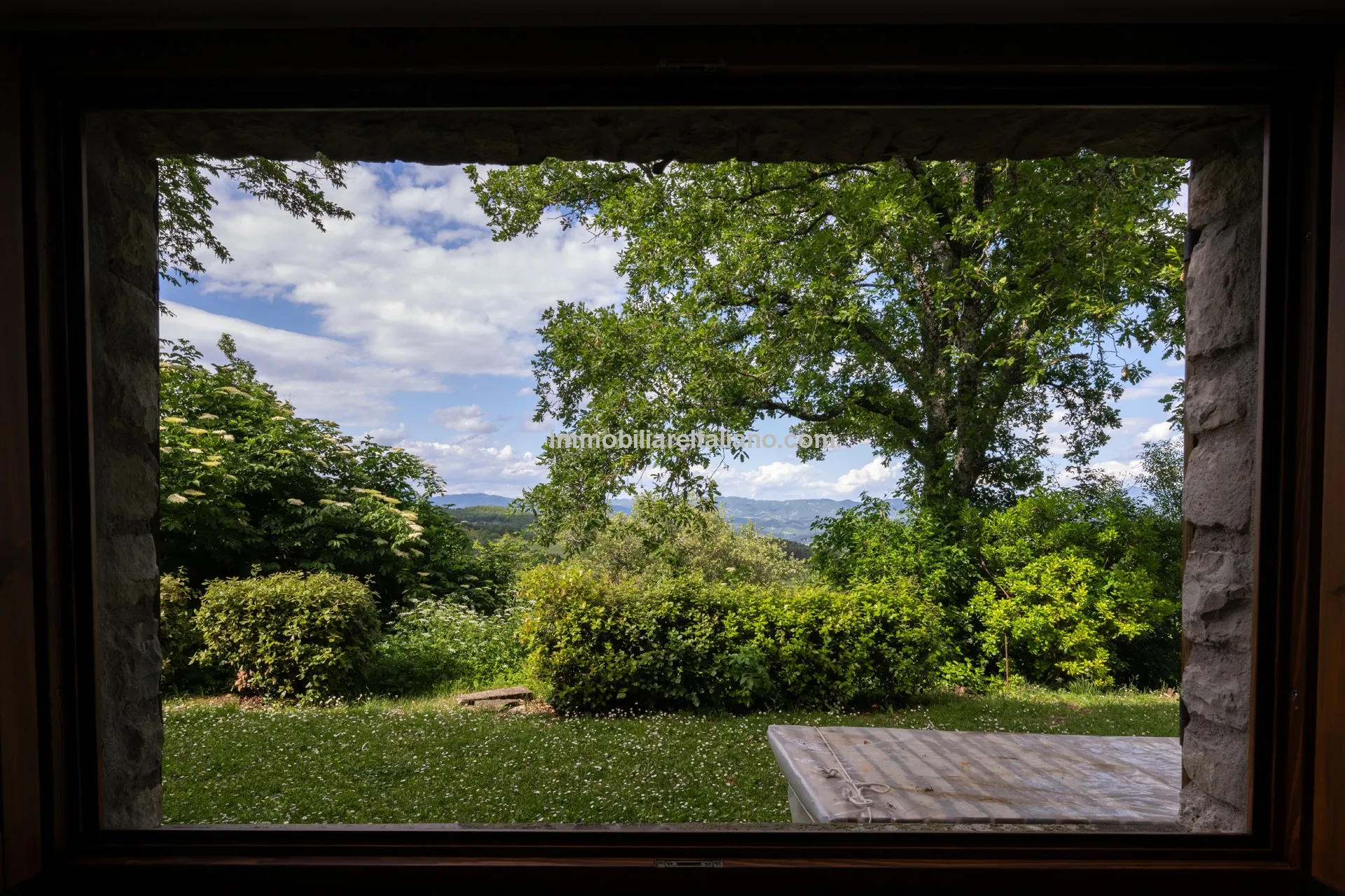 5-Bedroom Farmhouse with Pool and Tennis Court in Umbria's Scenic Hills - View image 55 of 61
