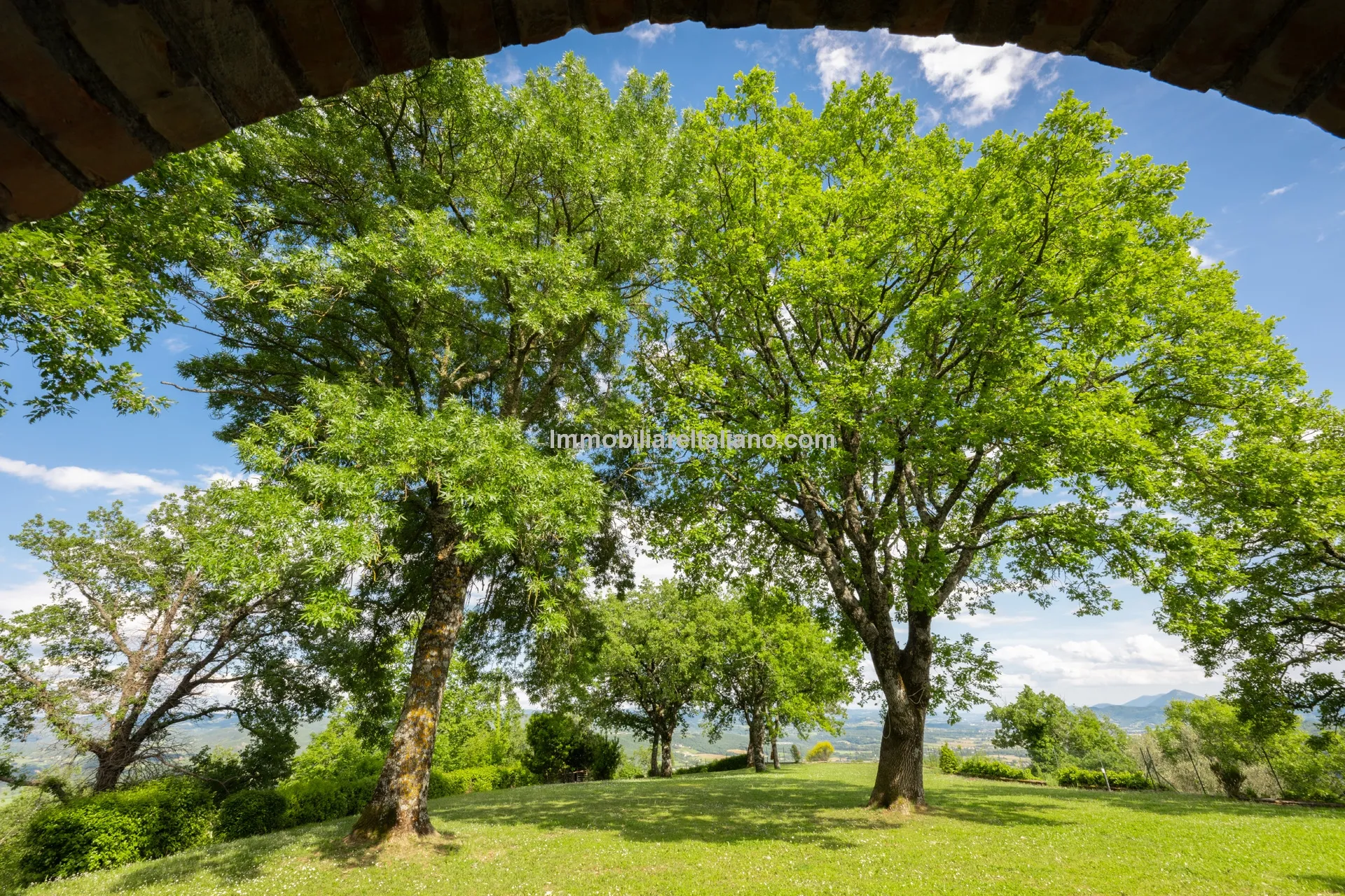 5-Bedroom Farmhouse with Pool and Tennis Court in Umbria's Scenic Hills - View image 56 of 61