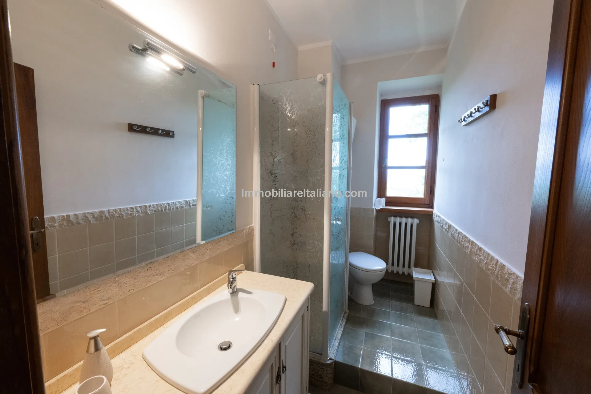 5-Bedroom Farmhouse with Pool and Tennis Court in Umbria's Scenic Hills - View image 58 of 61