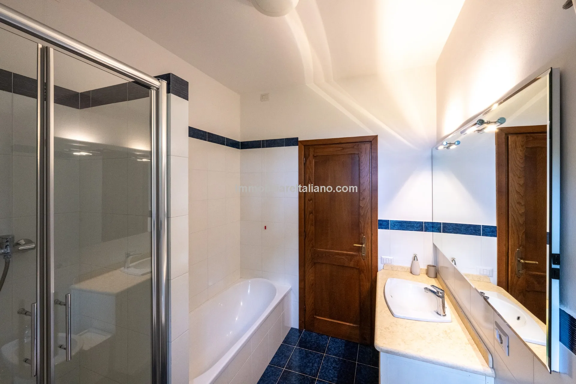 5-Bedroom Farmhouse with Pool and Tennis Court in Umbria's Scenic Hills - View image 60 of 61