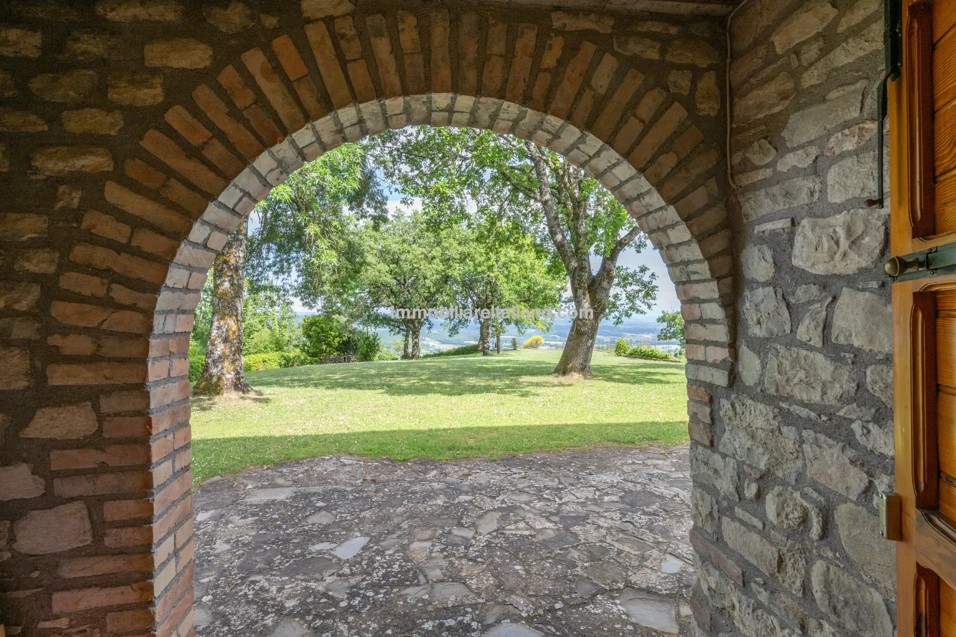 5-Bedroom Farmhouse with Pool and Tennis Court in Umbria's Scenic Hills - View image 61 of 61