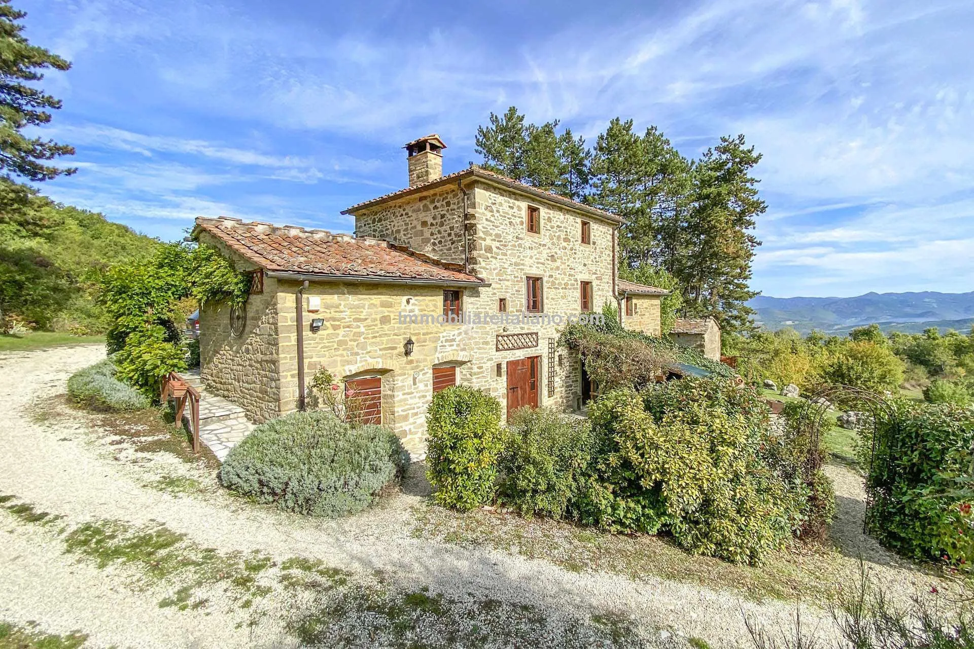 Restored Tuscan Farmhouse with Pool and Garden in Caprese Michelangelo - Image 1