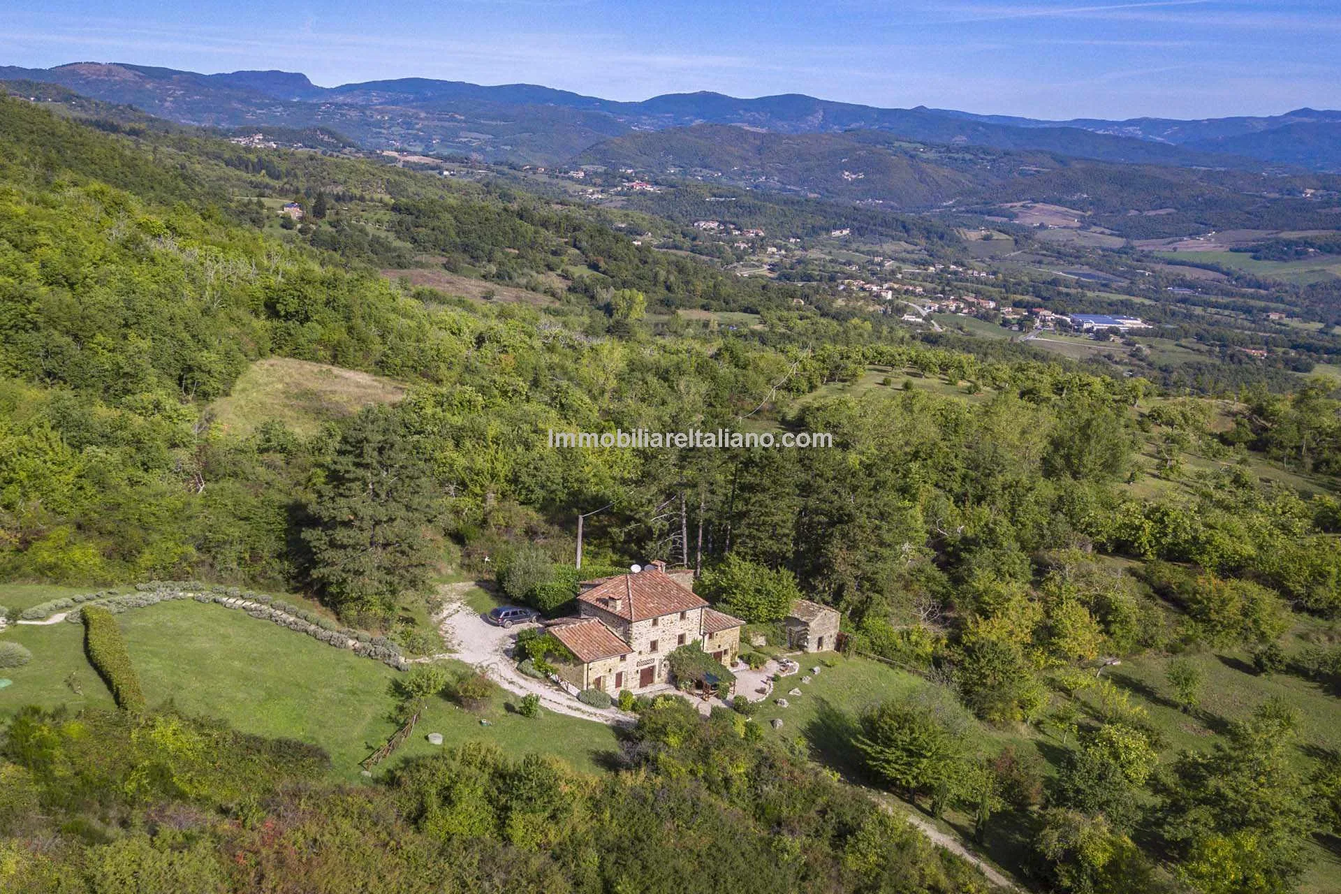 Restored Tuscan Farmhouse with Pool and Garden in Caprese Michelangelo - Image 2