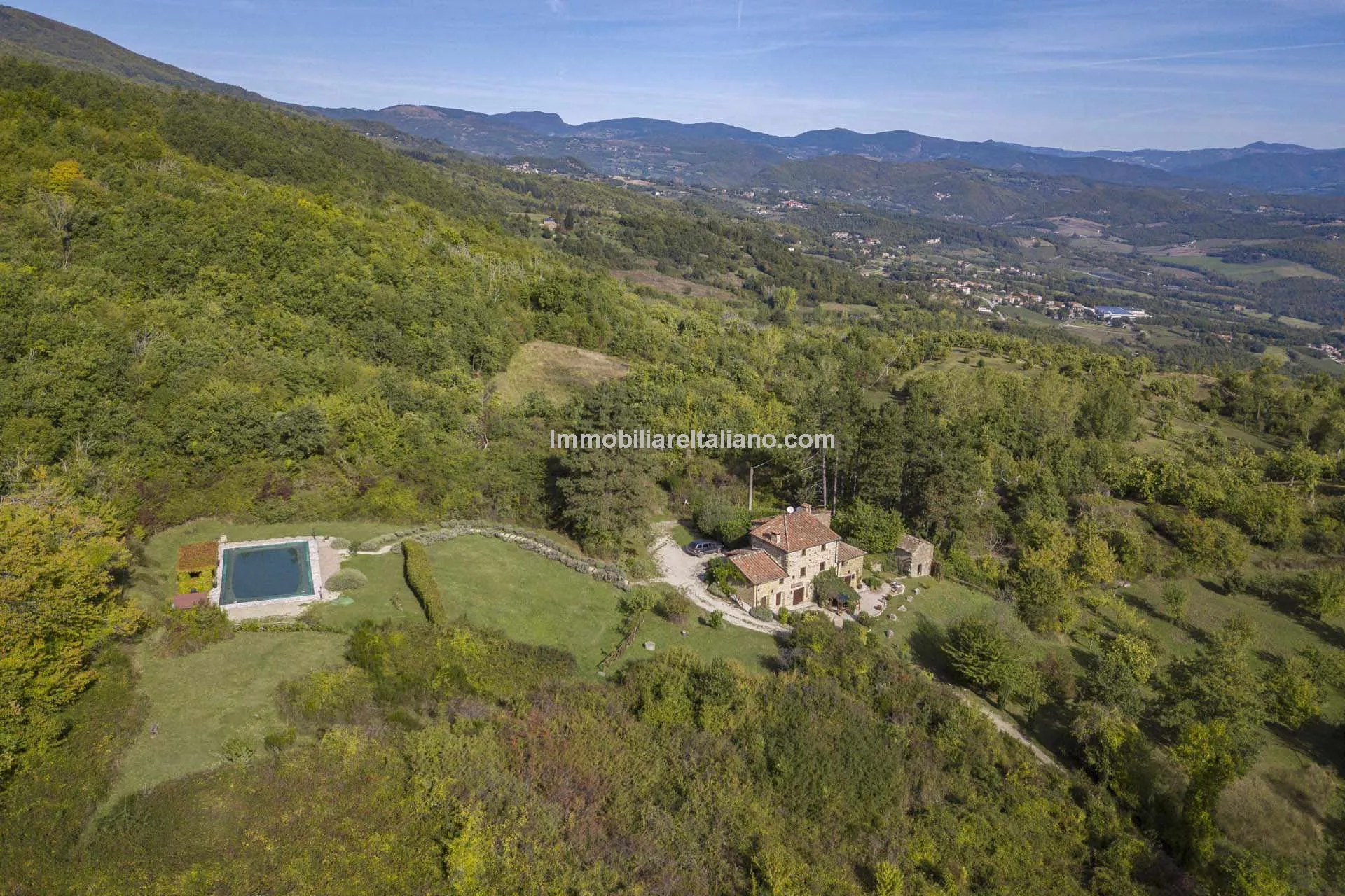 Restored Tuscan Farmhouse with Pool and Garden in Caprese Michelangelo - Image 3