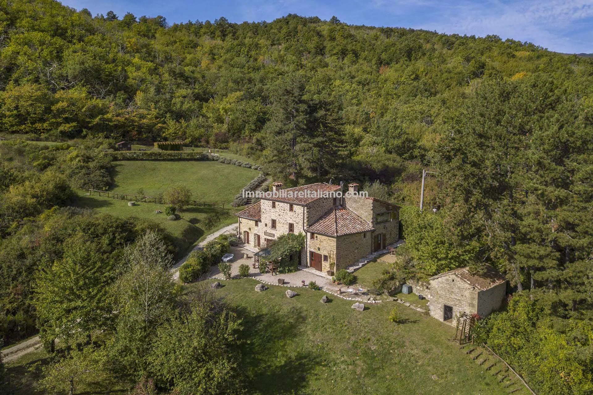 Restored Tuscan Farmhouse with Pool and Garden in Caprese Michelangelo - Image 4