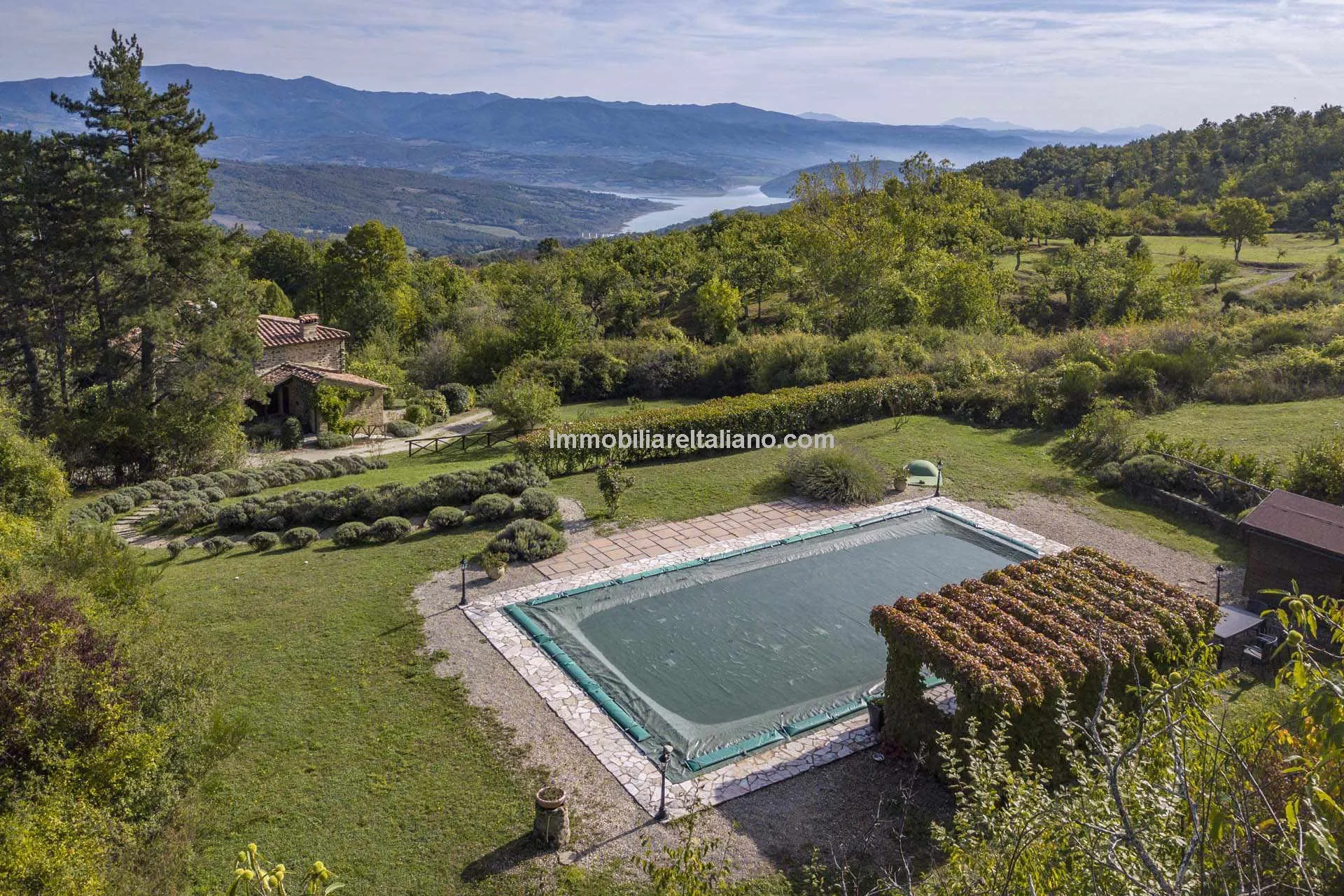 Restored Tuscan Farmhouse with Pool and Garden in Caprese Michelangelo - Image 5