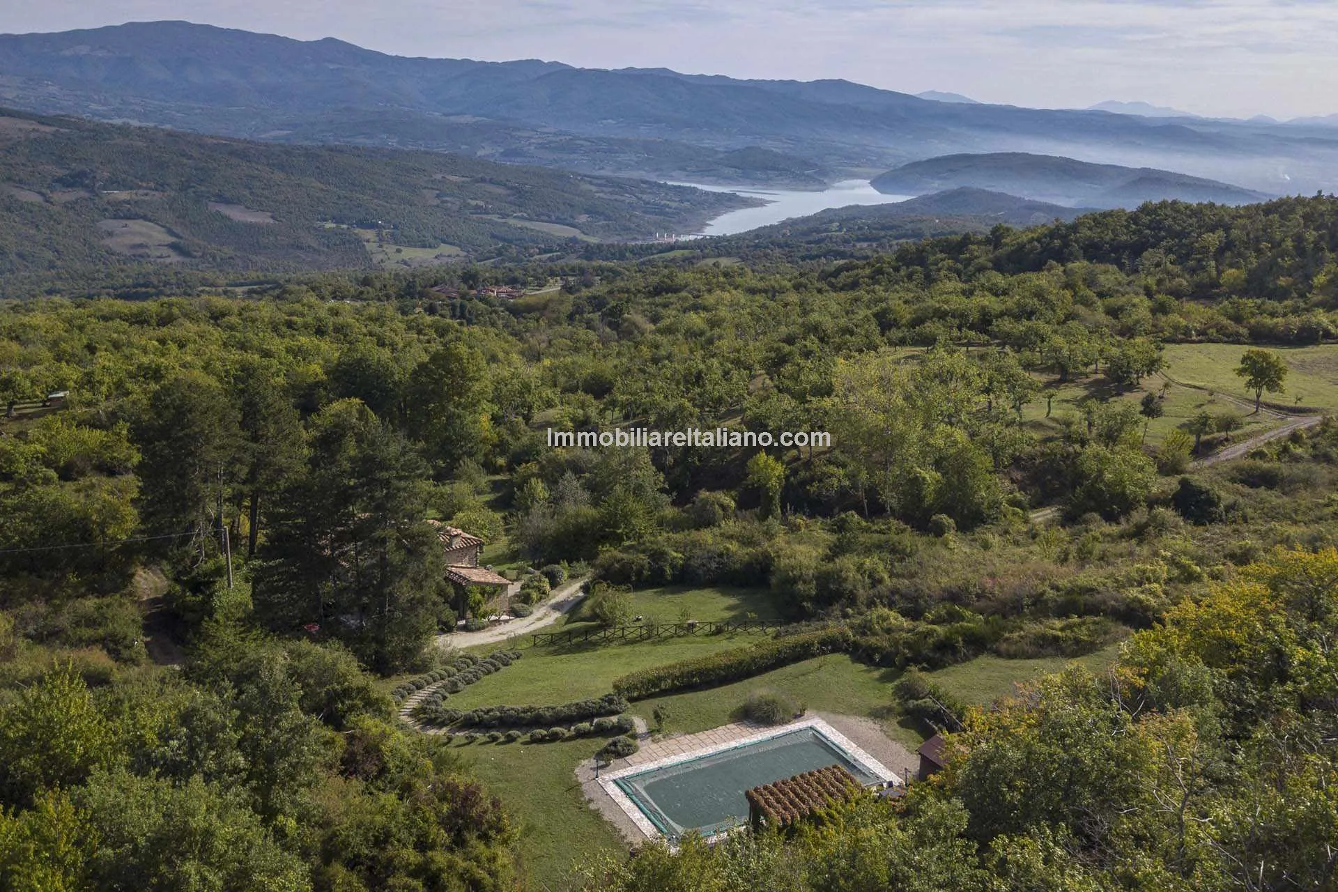 Restored Tuscan Farmhouse with Pool and Garden in Caprese Michelangelo - View image 6 of 89