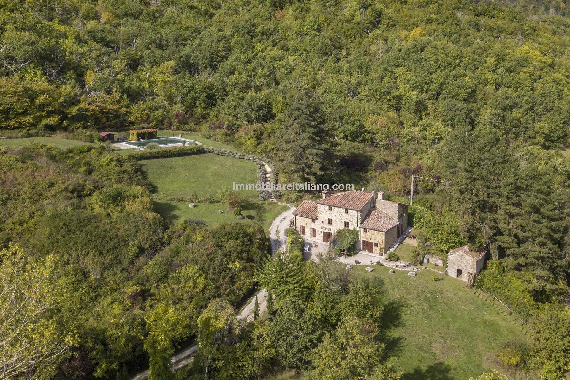 Restored Tuscan Farmhouse with Pool and Garden in Caprese Michelangelo - View image 7 of 89