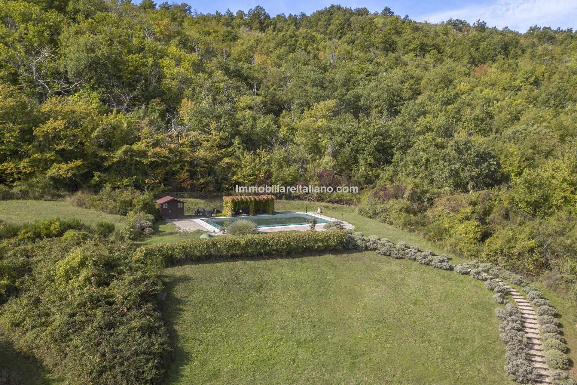 Restored Tuscan Farmhouse with Pool and Garden in Caprese Michelangelo - View image 9 of 89