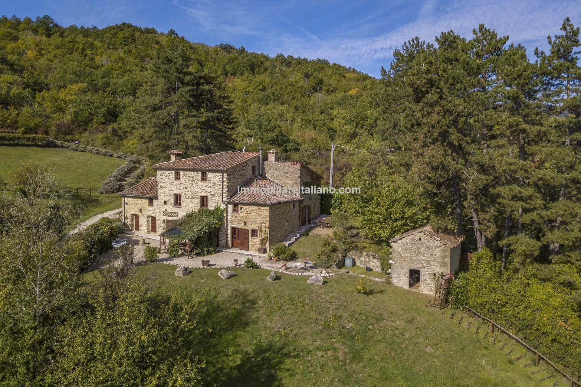 Restored Tuscan Farmhouse with Pool and Garden in Caprese Michelangelo - View image 10 of 89
