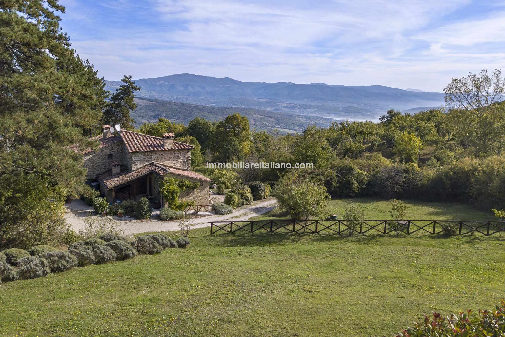 Restored Tuscan Farmhouse with Pool and Garden in Caprese Michelangelo - View image 11 of 89