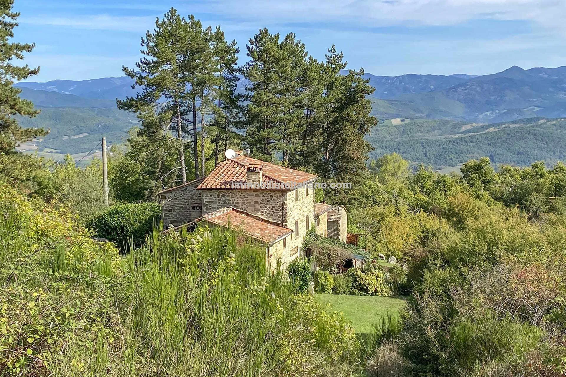 Restored Tuscan Farmhouse with Pool and Garden in Caprese Michelangelo - View image 15 of 89