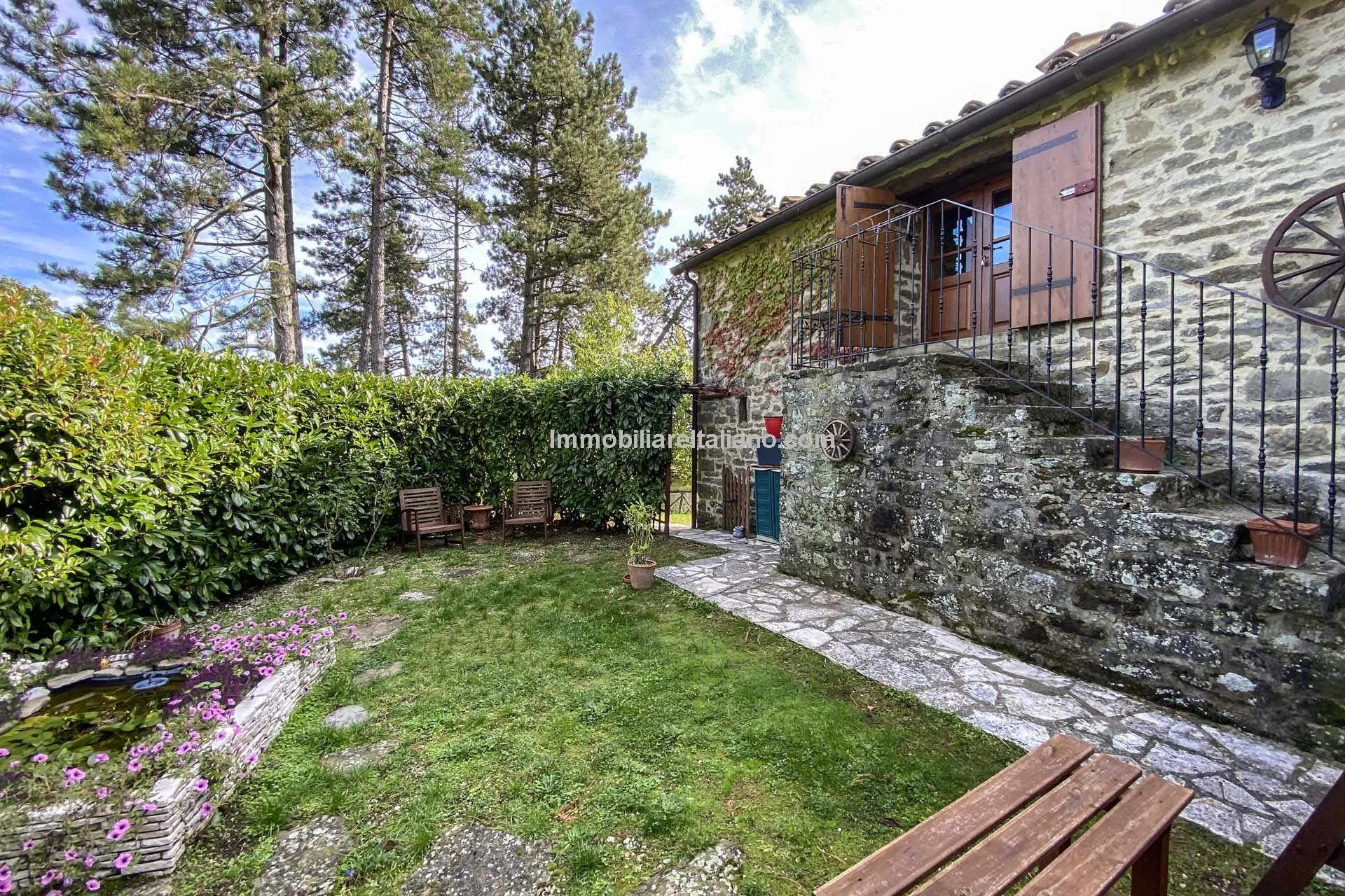 Restored Tuscan Farmhouse with Pool and Garden in Caprese Michelangelo - View image 23 of 89