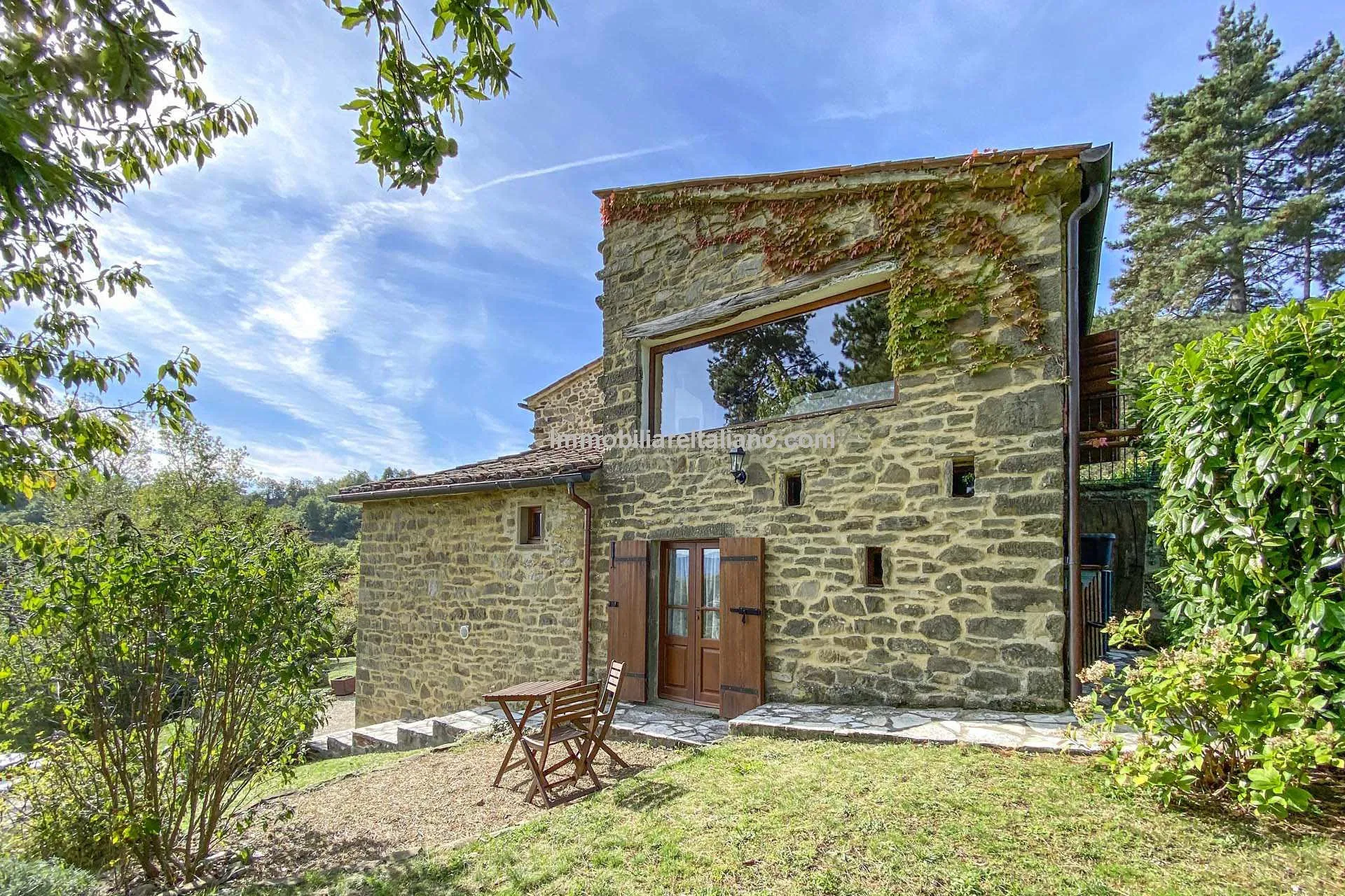 Restored Tuscan Farmhouse with Pool and Garden in Caprese Michelangelo - View image 25 of 89