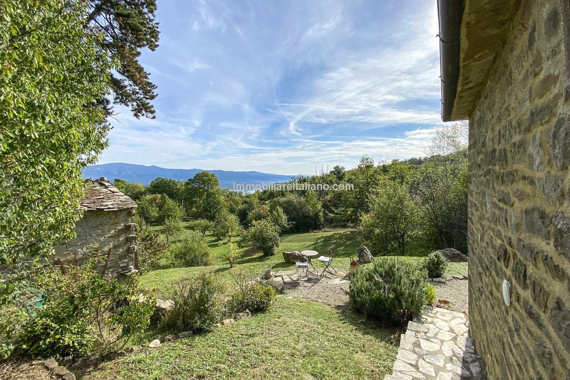 Restored Tuscan Farmhouse with Pool and Garden in Caprese Michelangelo - View image 26 of 89