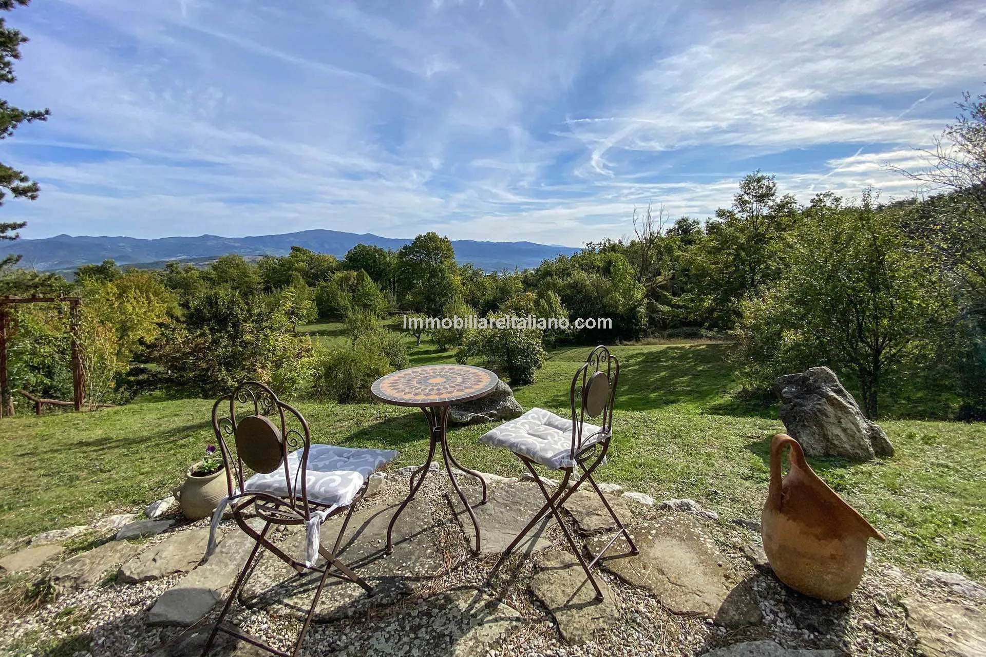 Restored Tuscan Farmhouse with Pool and Garden in Caprese Michelangelo - View image 27 of 89