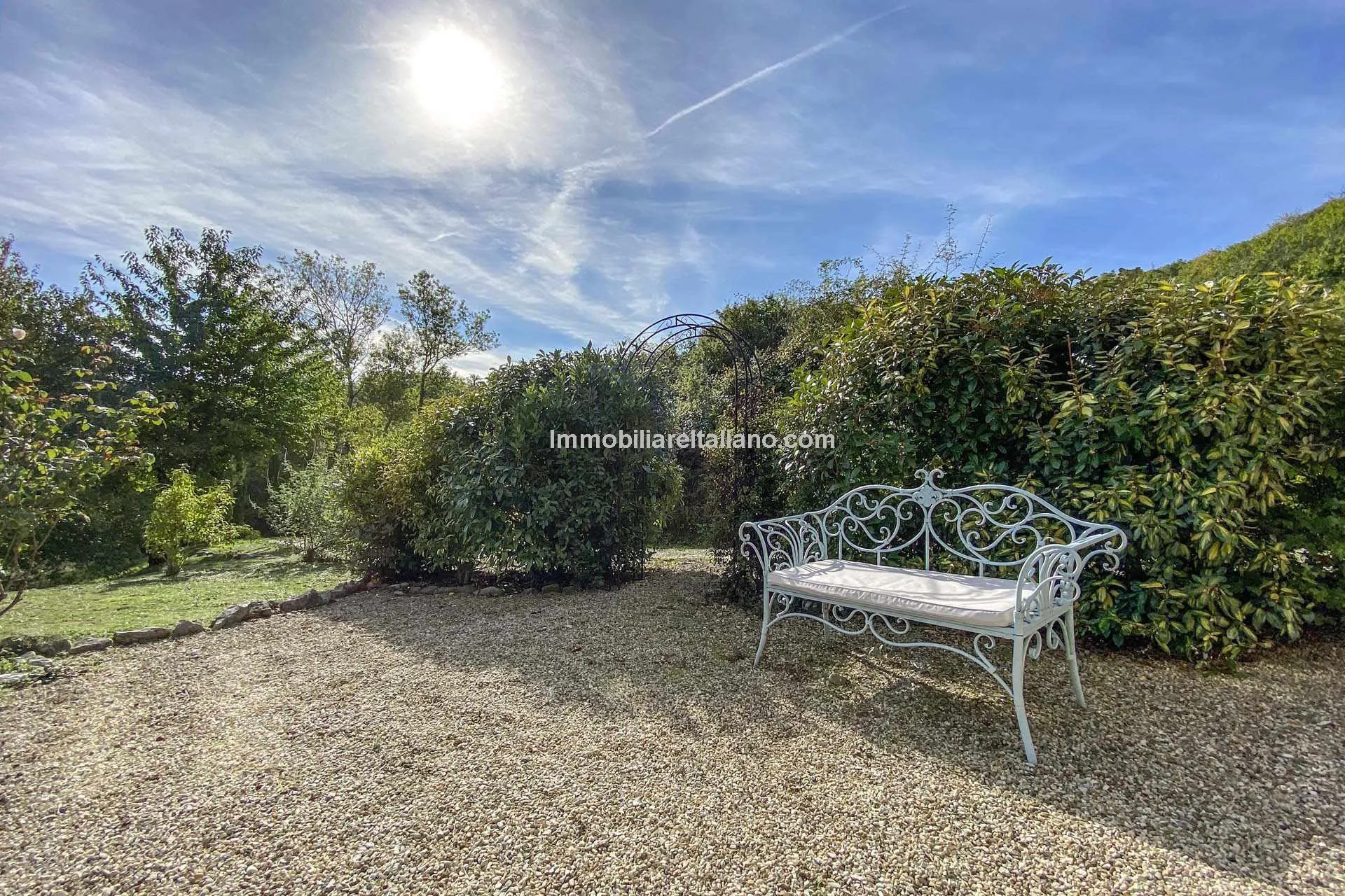 Restored Tuscan Farmhouse with Pool and Garden in Caprese Michelangelo - View image 28 of 89