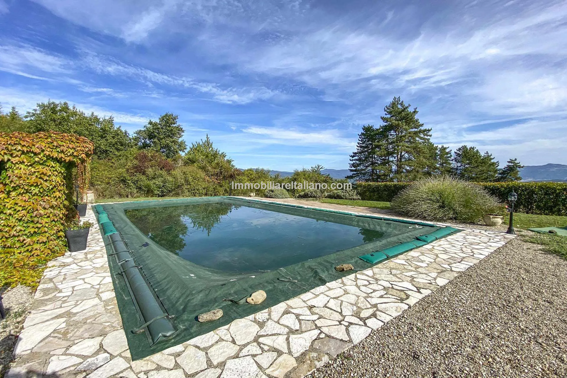 Restored Tuscan Farmhouse with Pool and Garden in Caprese Michelangelo - View image 33 of 89
