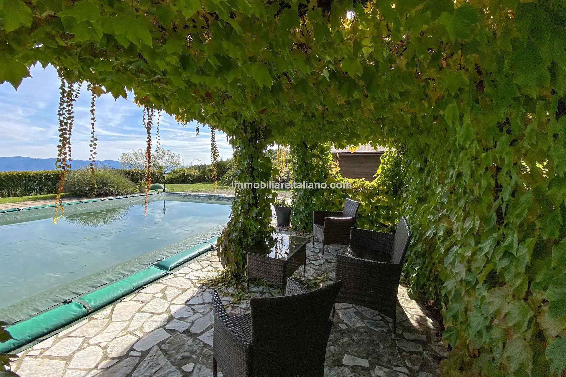 Restored Tuscan Farmhouse with Pool and Garden in Caprese Michelangelo - View image 34 of 89