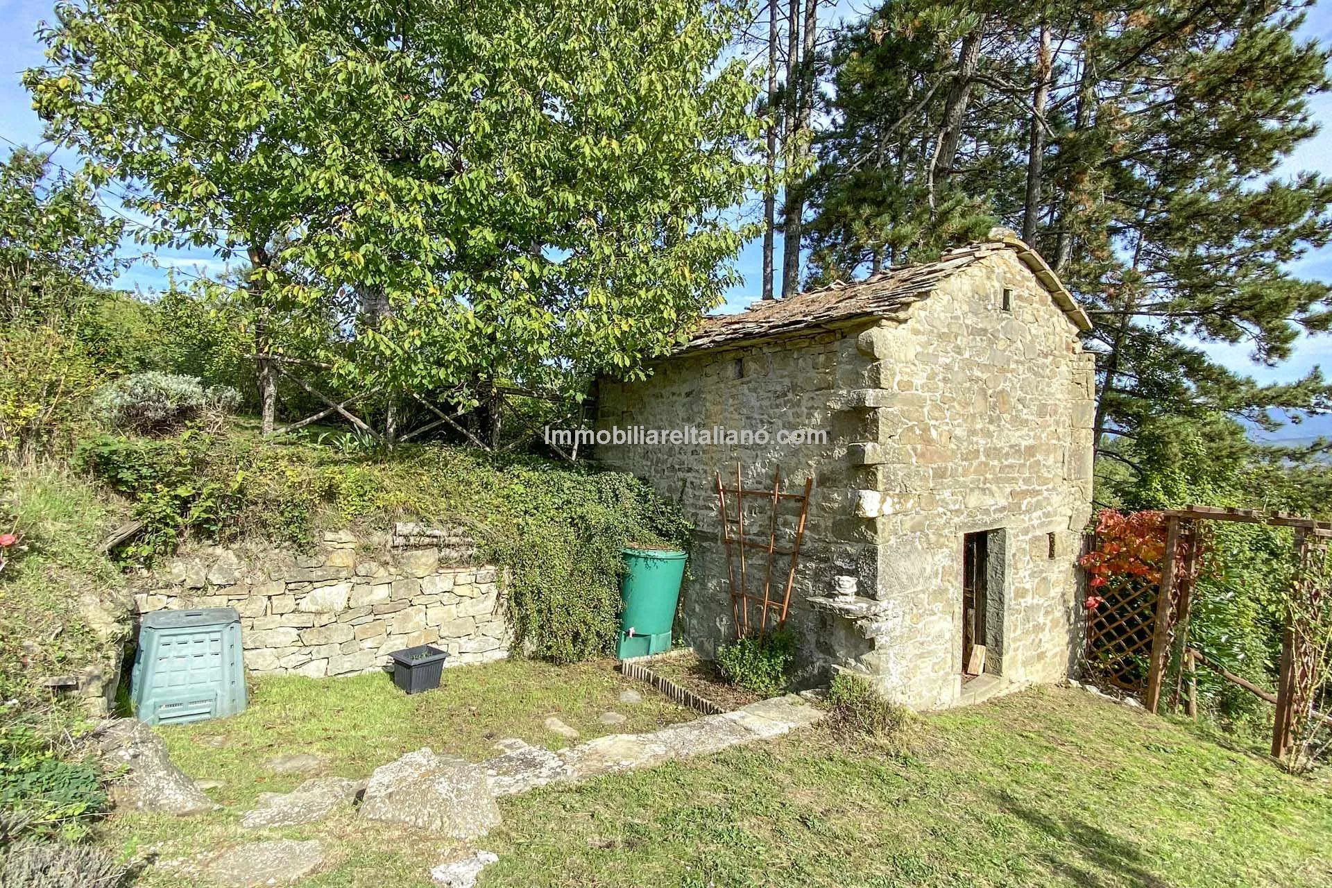 Restored Tuscan Farmhouse with Pool and Garden in Caprese Michelangelo - View image 35 of 89