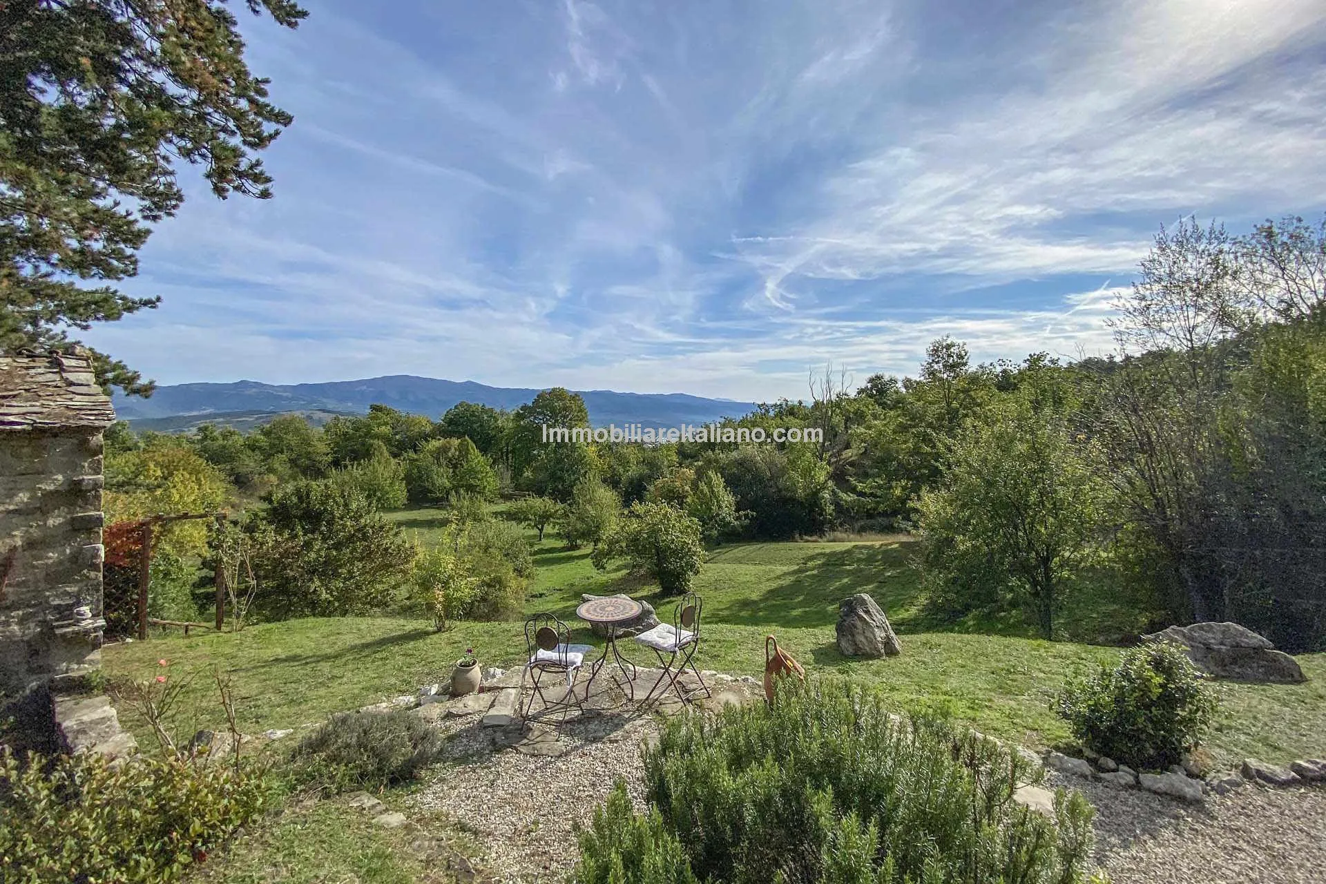 Restored Tuscan Farmhouse with Pool and Garden in Caprese Michelangelo - View image 36 of 89