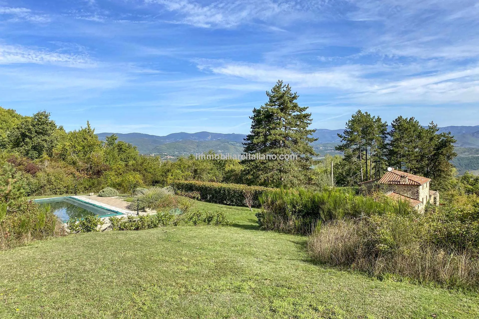 Restored Tuscan Farmhouse with Pool and Garden in Caprese Michelangelo - View image 38 of 89