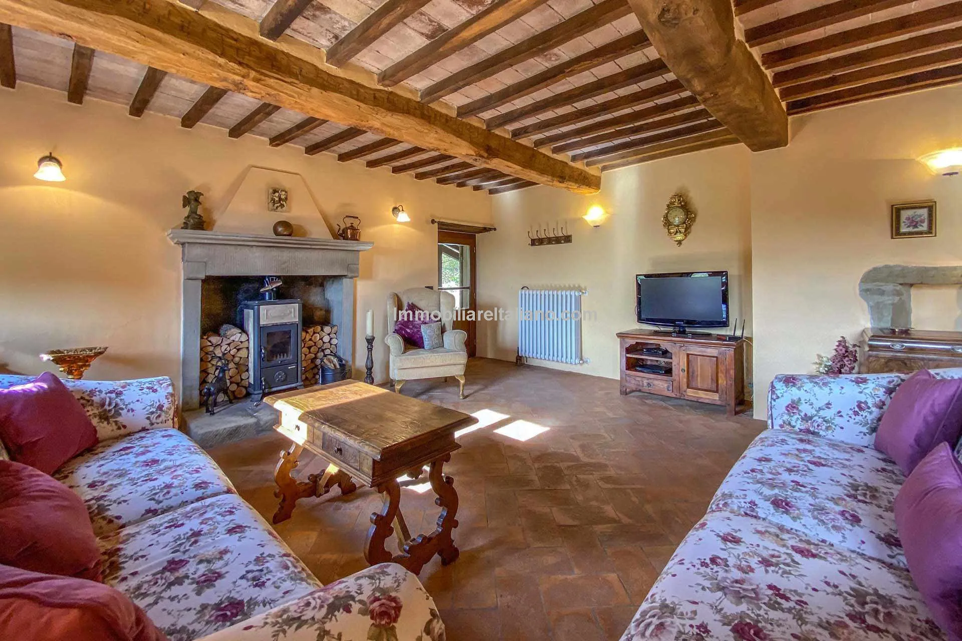 Restored Tuscan Farmhouse with Pool and Garden in Caprese Michelangelo - View image 43 of 89