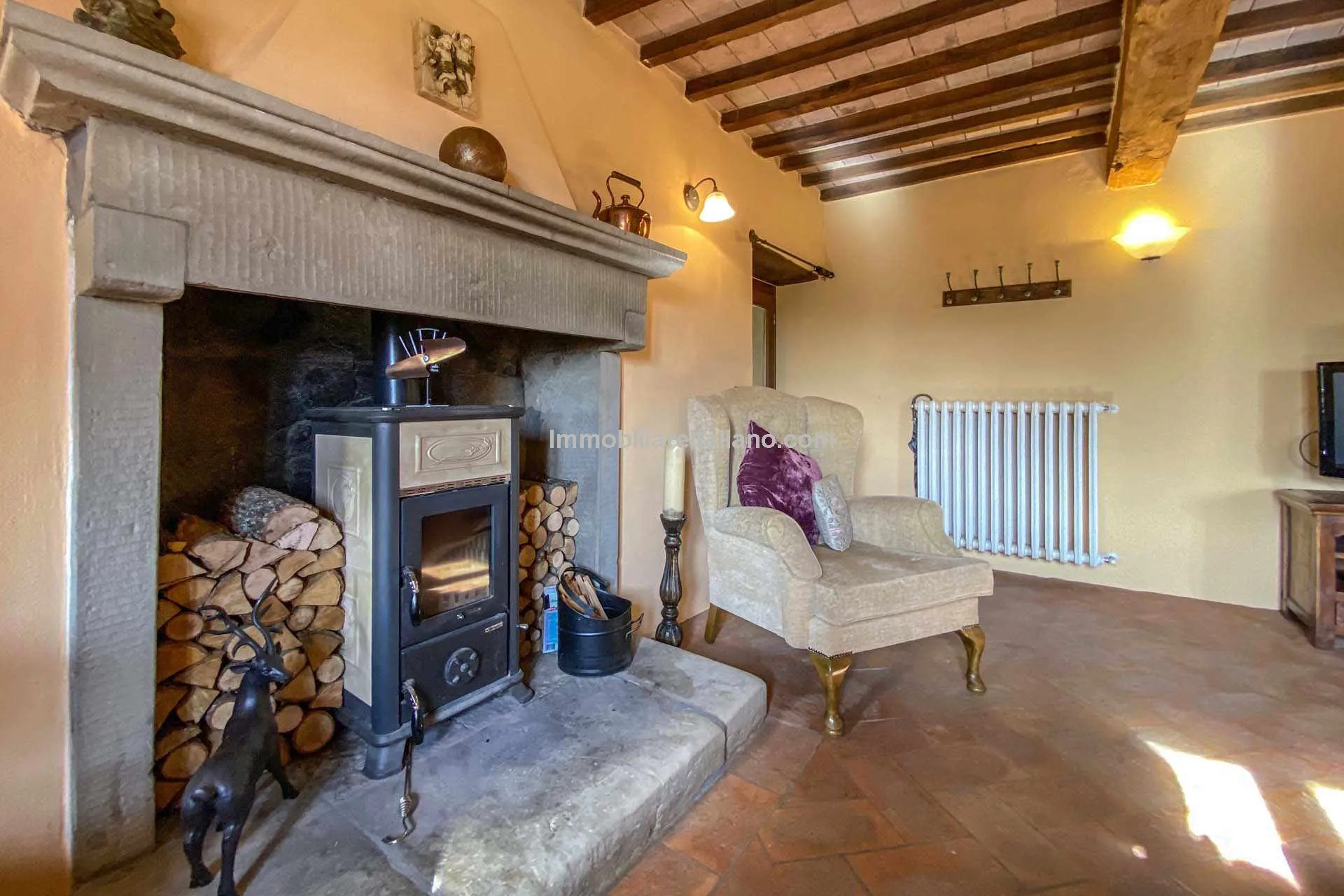 Restored Tuscan Farmhouse with Pool and Garden in Caprese Michelangelo - View image 45 of 89