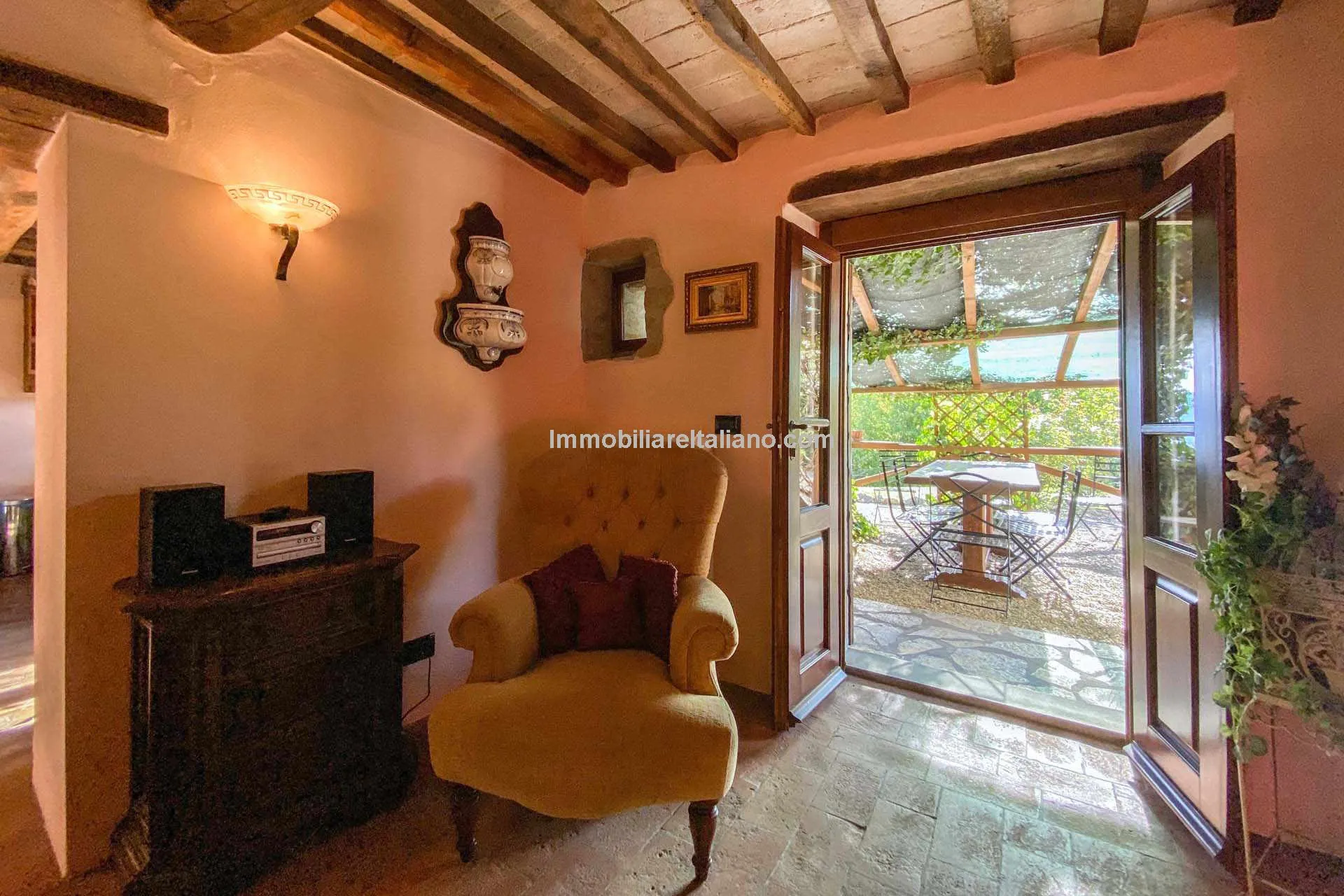Restored Tuscan Farmhouse with Pool and Garden in Caprese Michelangelo - View image 58 of 89