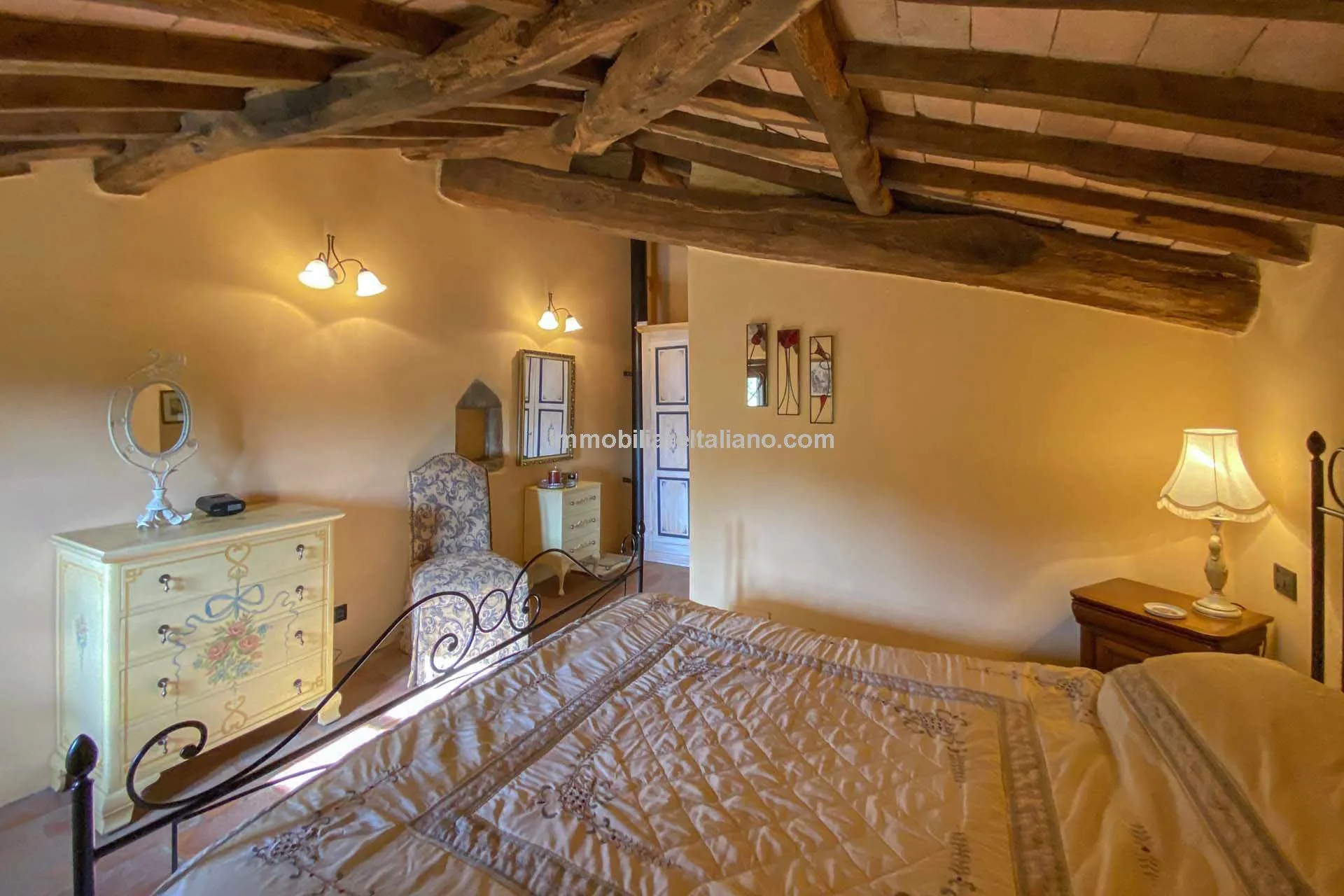 Restored Tuscan Farmhouse with Pool and Garden in Caprese Michelangelo - View image 61 of 89