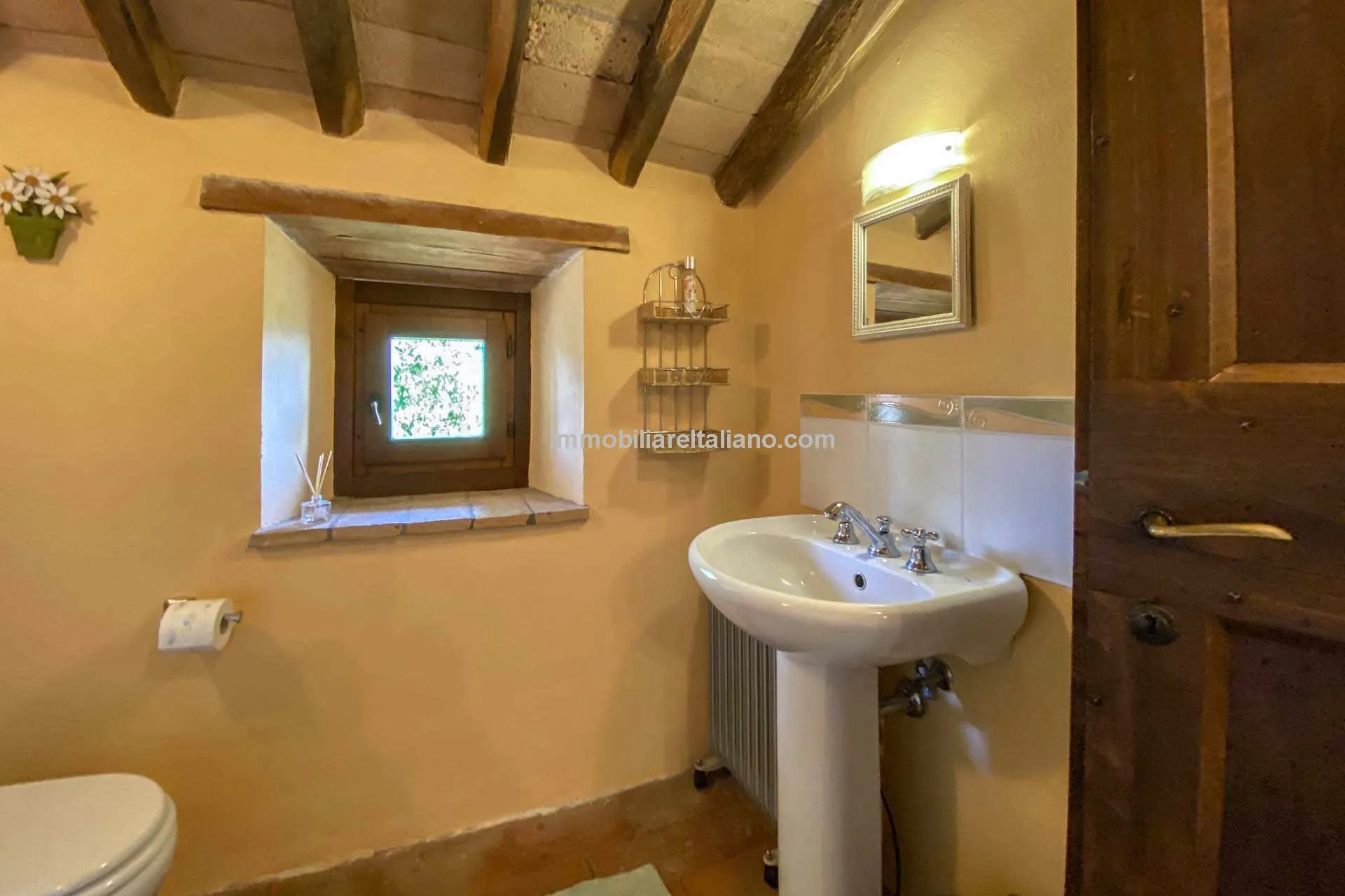 Restored Tuscan Farmhouse with Pool and Garden in Caprese Michelangelo - View image 64 of 89