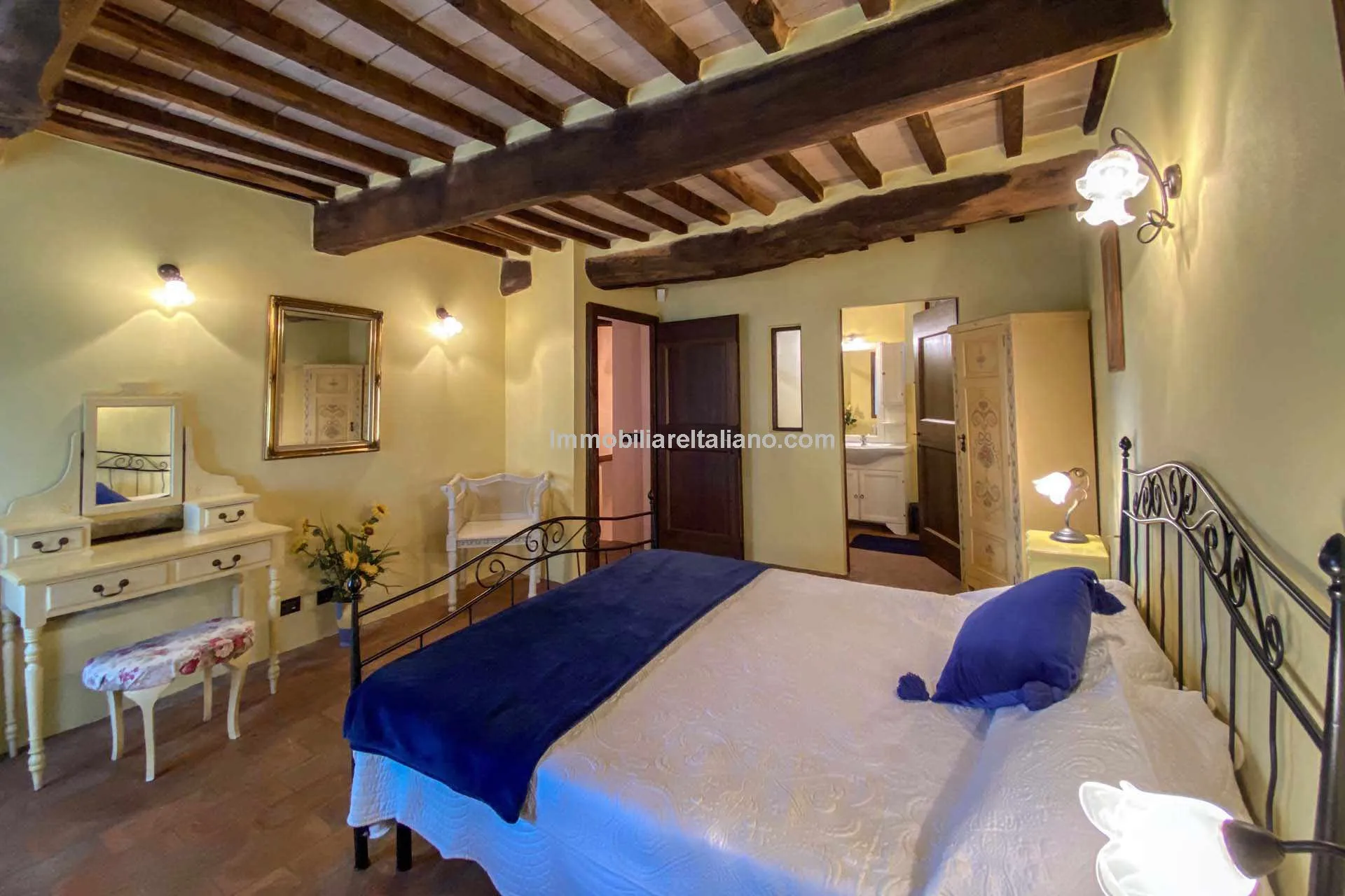 Restored Tuscan Farmhouse with Pool and Garden in Caprese Michelangelo - View image 74 of 89
