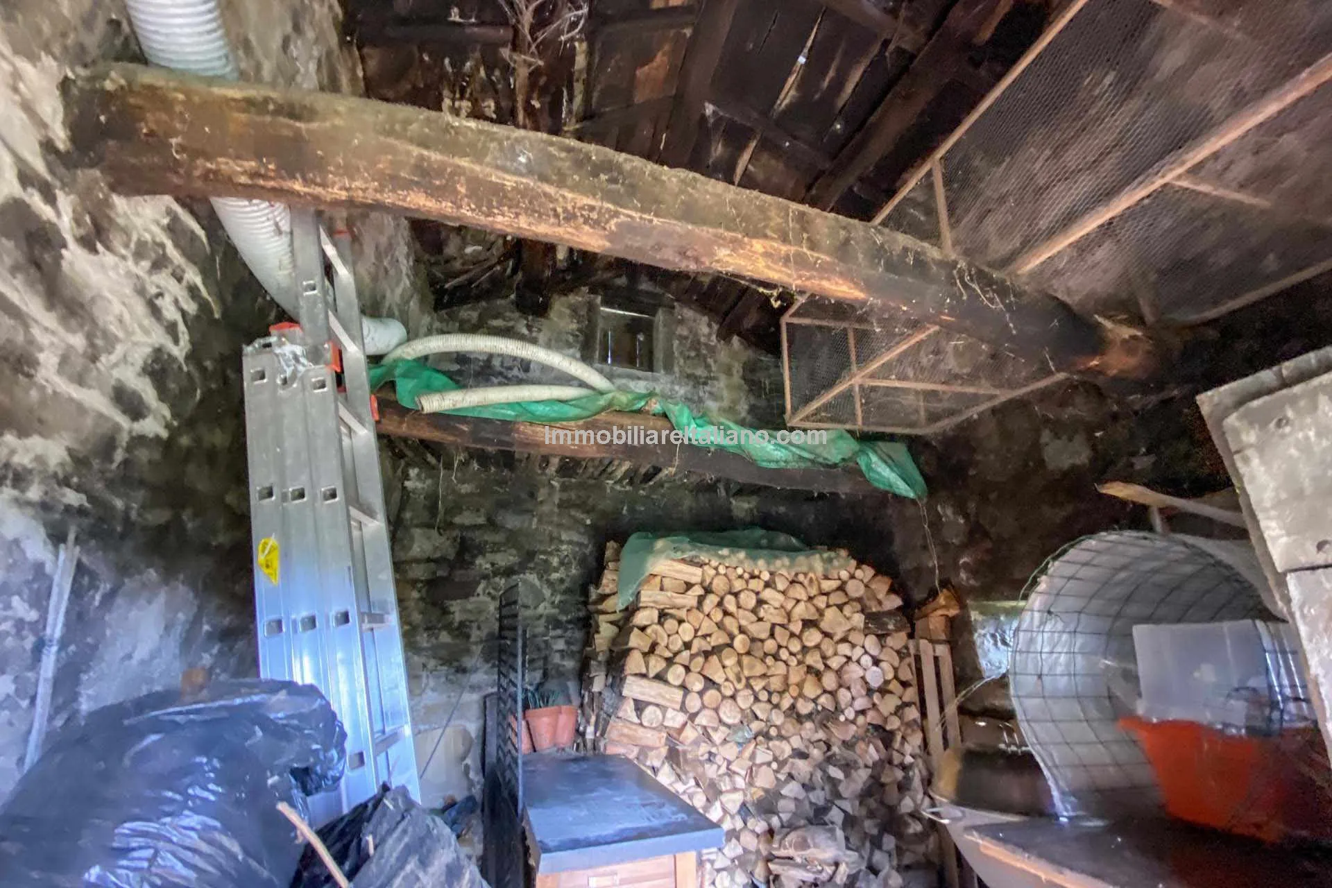 Restored Tuscan Farmhouse with Pool and Garden in Caprese Michelangelo - View image 89 of 89