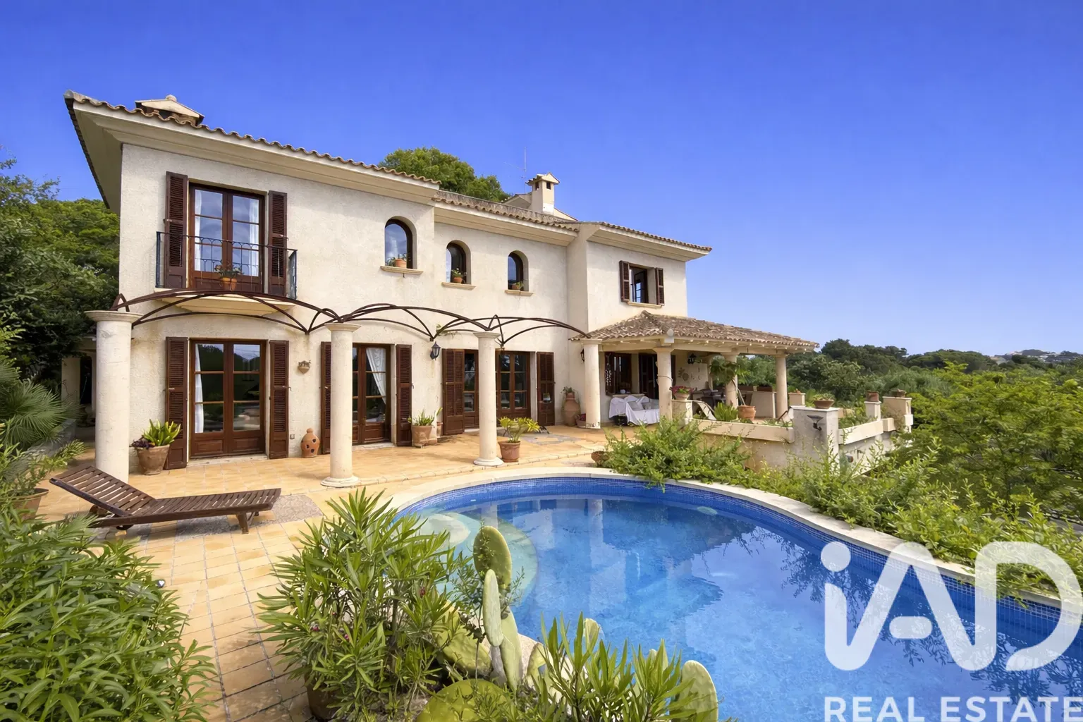 Spacious 1990s Villa with Pool and Gardens in Capdepera, Balearic Islands - Image 1